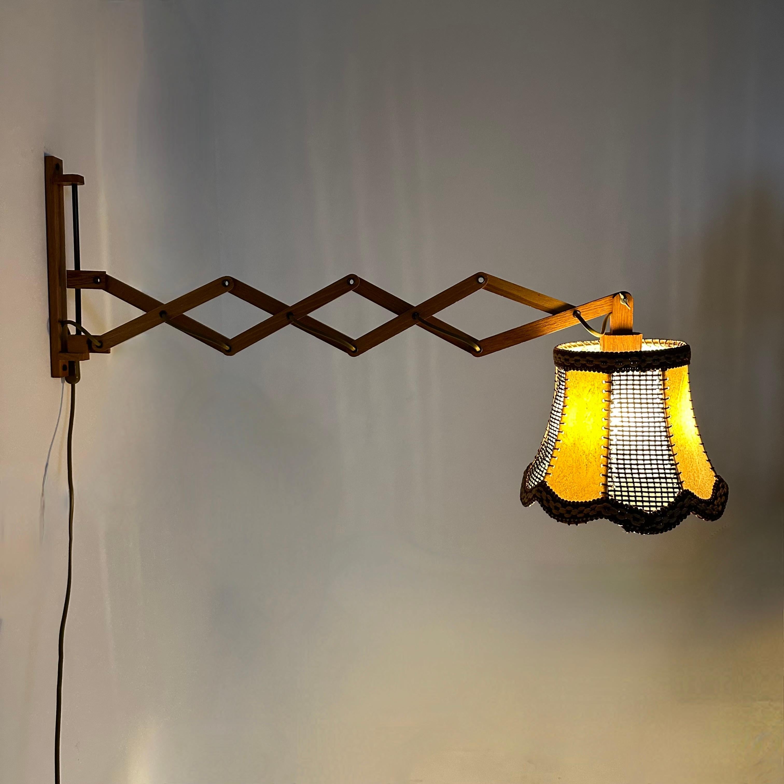 Lampe murale à ciseaux en teck vintage, années 1960 en vente 3