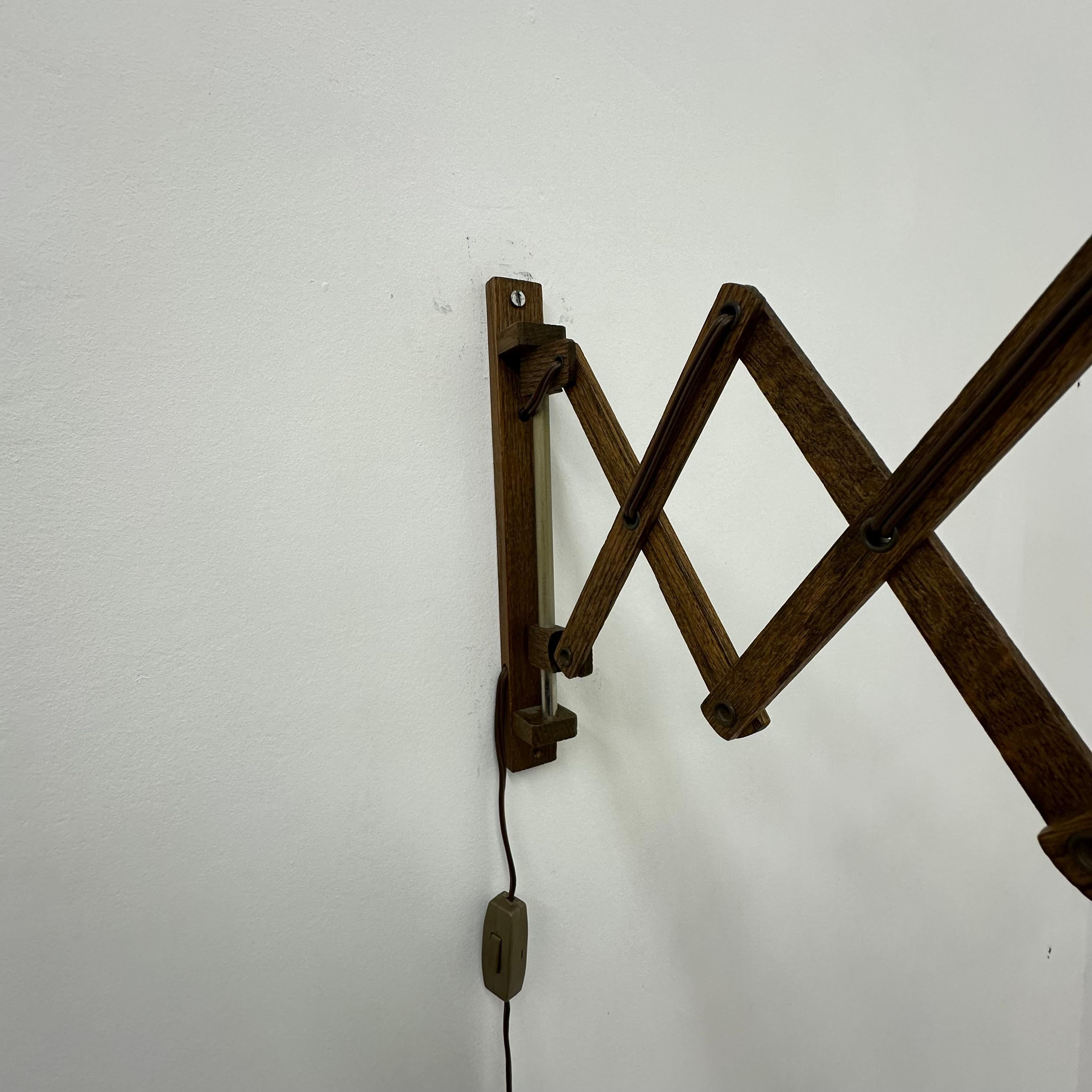 Lampe murale à ciseaux en teck vintage, années 1960 en vente 2