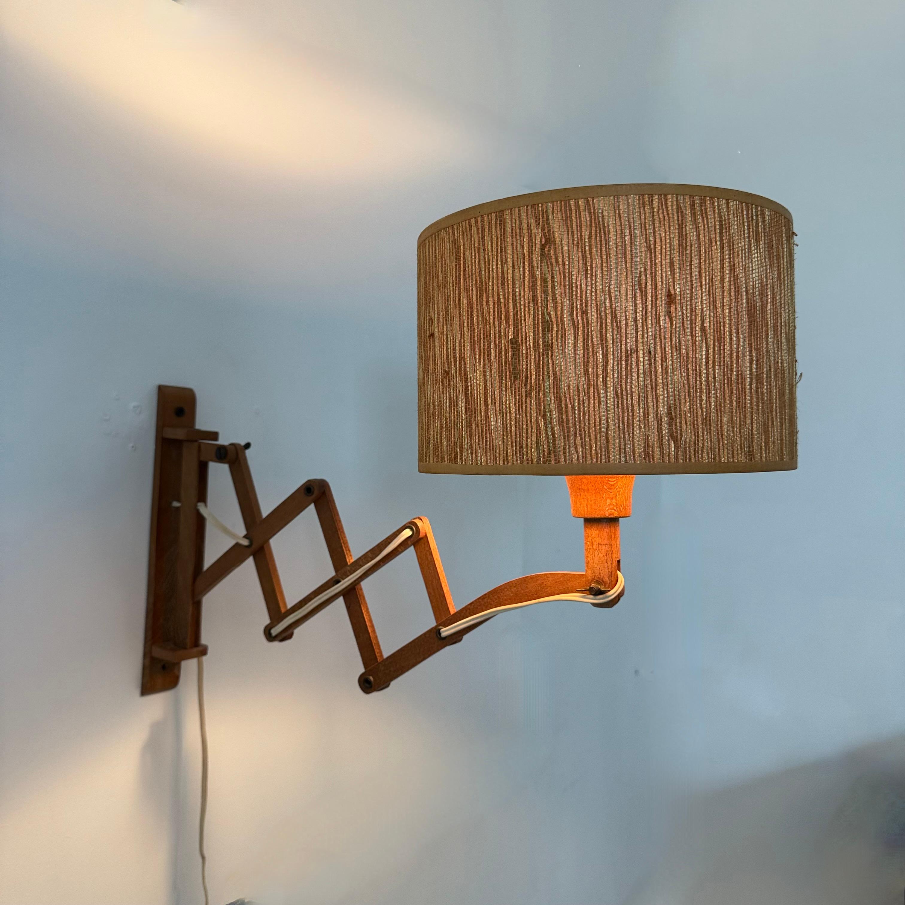 Lampe murale à ciseaux en teck vintage, années 1960 en vente 2