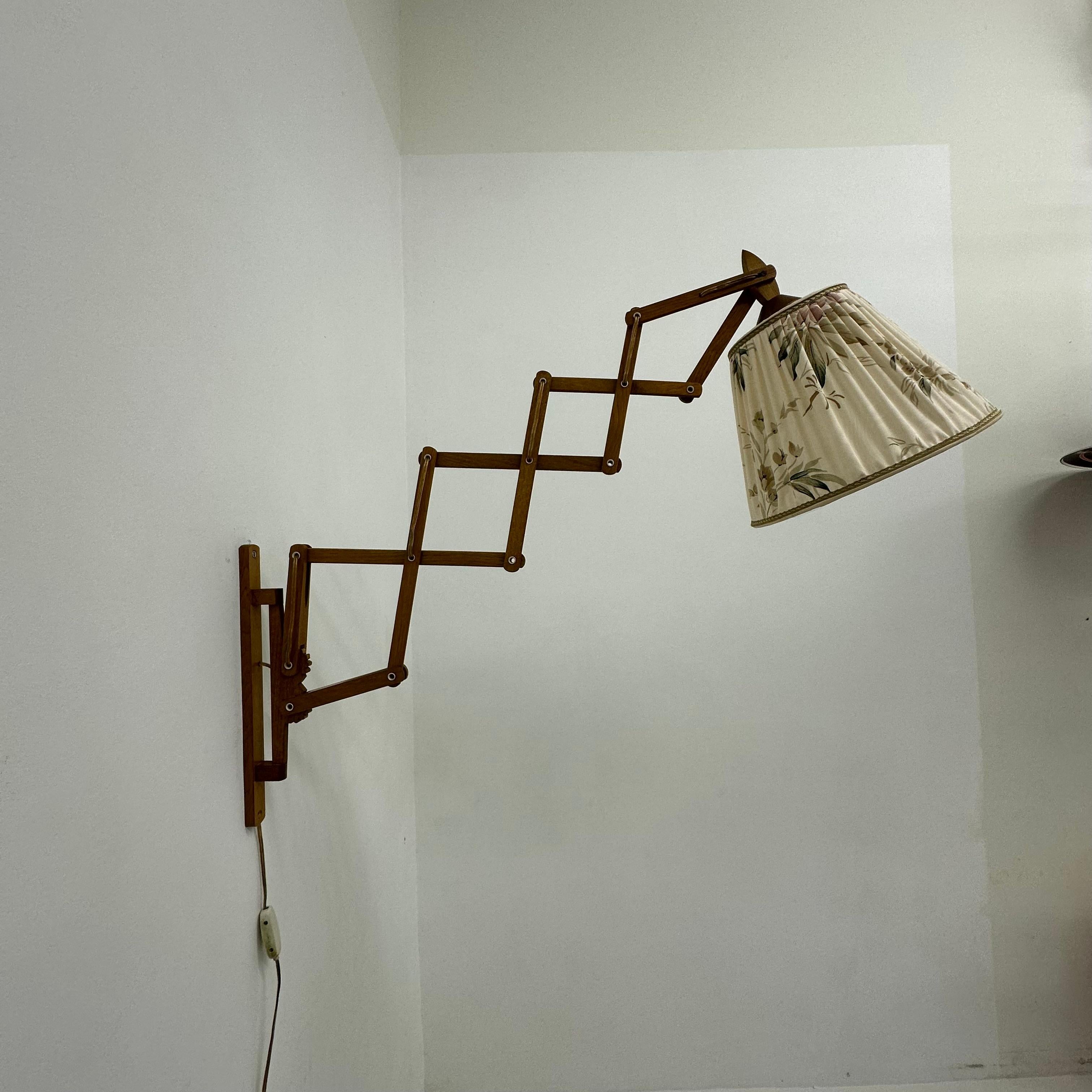 Vintage teak scissors wall lamp by T. Zweers  , 1960s In Good Condition In Delft, NL