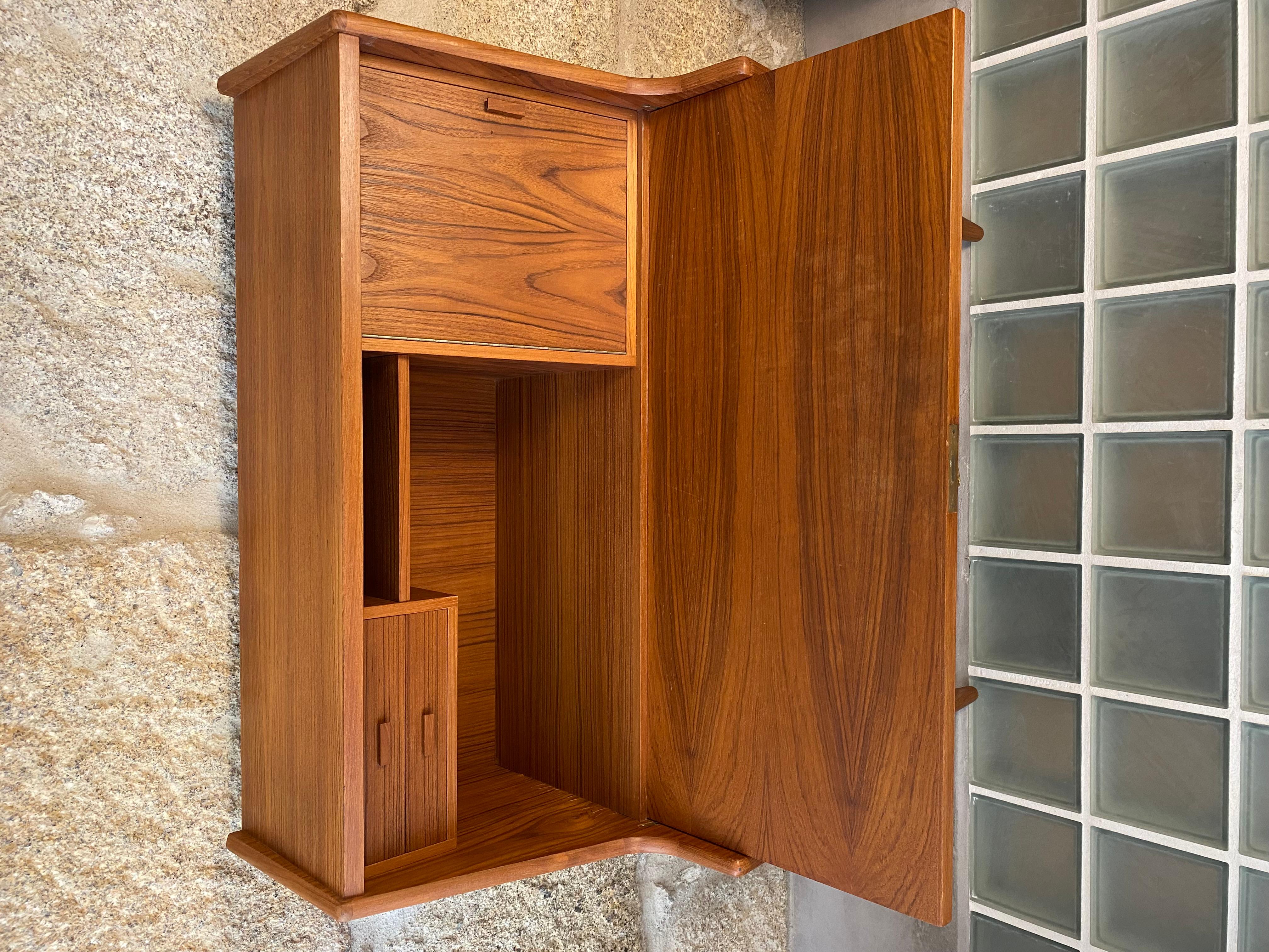 Vintage Teak Secretaire, Produced in Denmark by Falster In Good Condition For Sale In Porto, PT