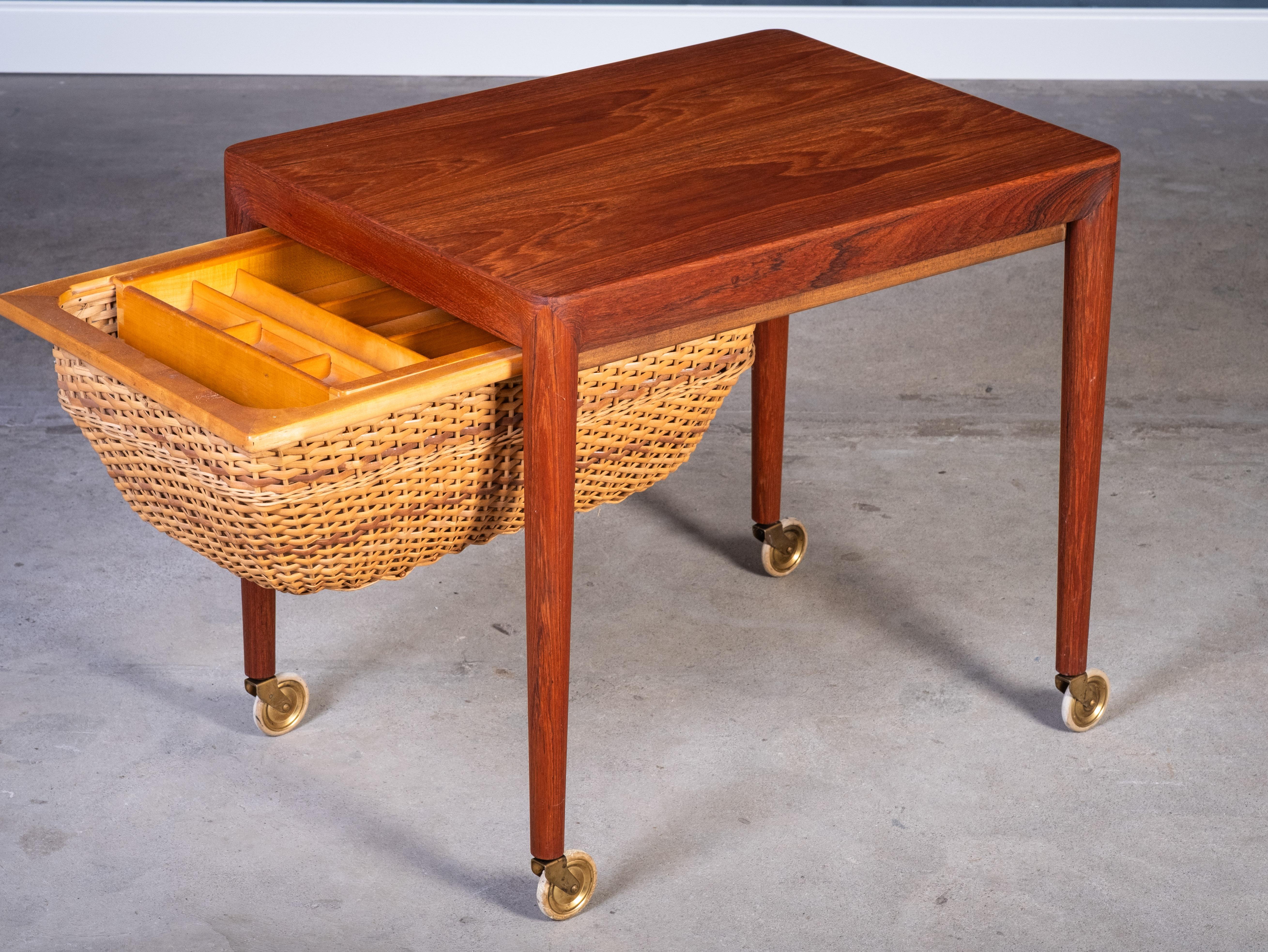 Mesa de costura vintage de teca de Erik Severin Hansen para Haslev, a�ños 60 Danés en venta