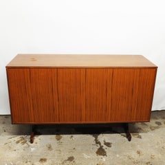Enfilade court vintage en teck avec poignées circulaires, 1970
