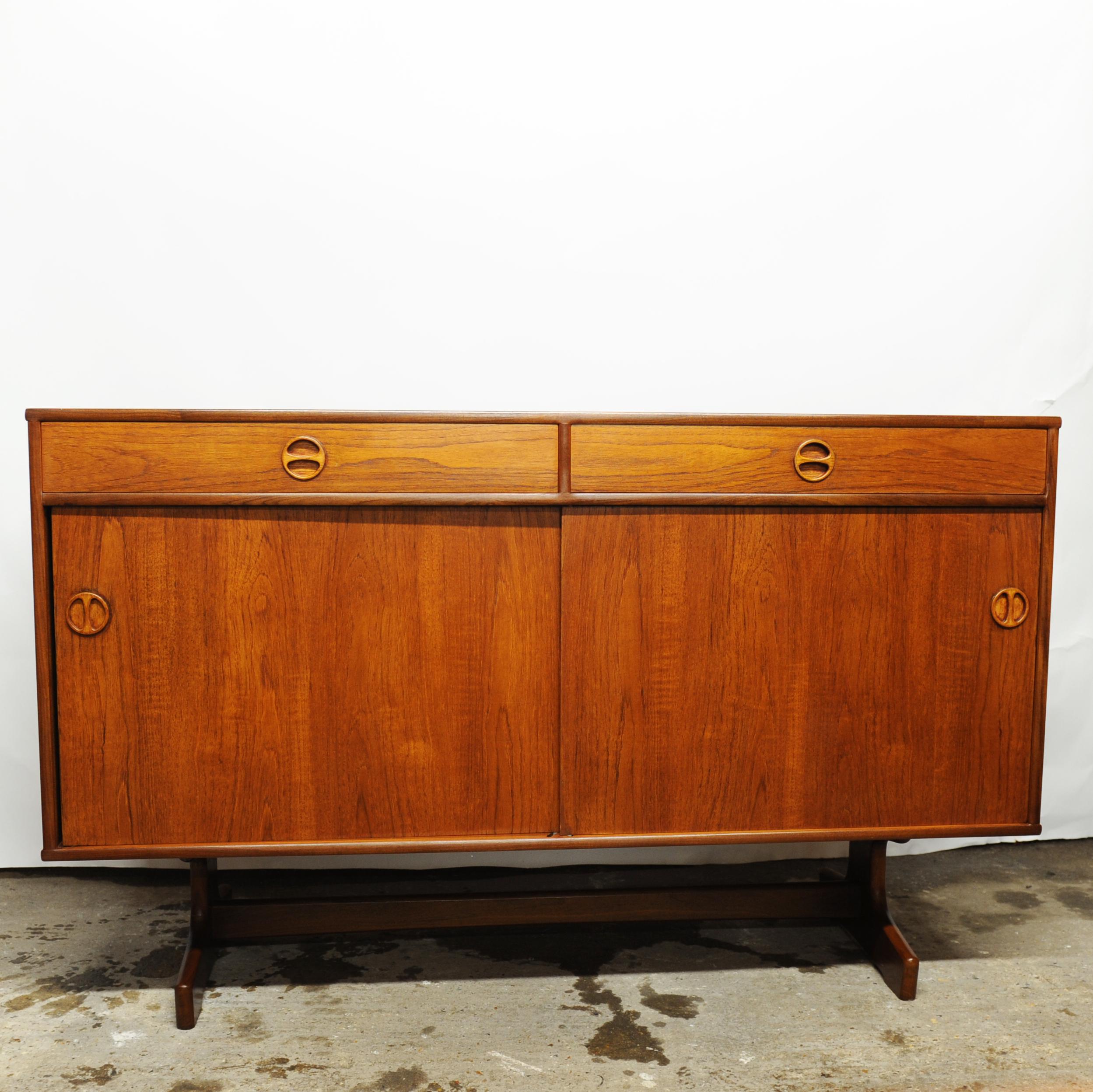 Vintage Teak Short Sideboard with Circular Handles, 1970s In Good Condition For Sale In Chesham, GB