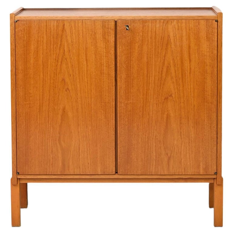 Vintage teak sideboard For Sale at 1stDibs