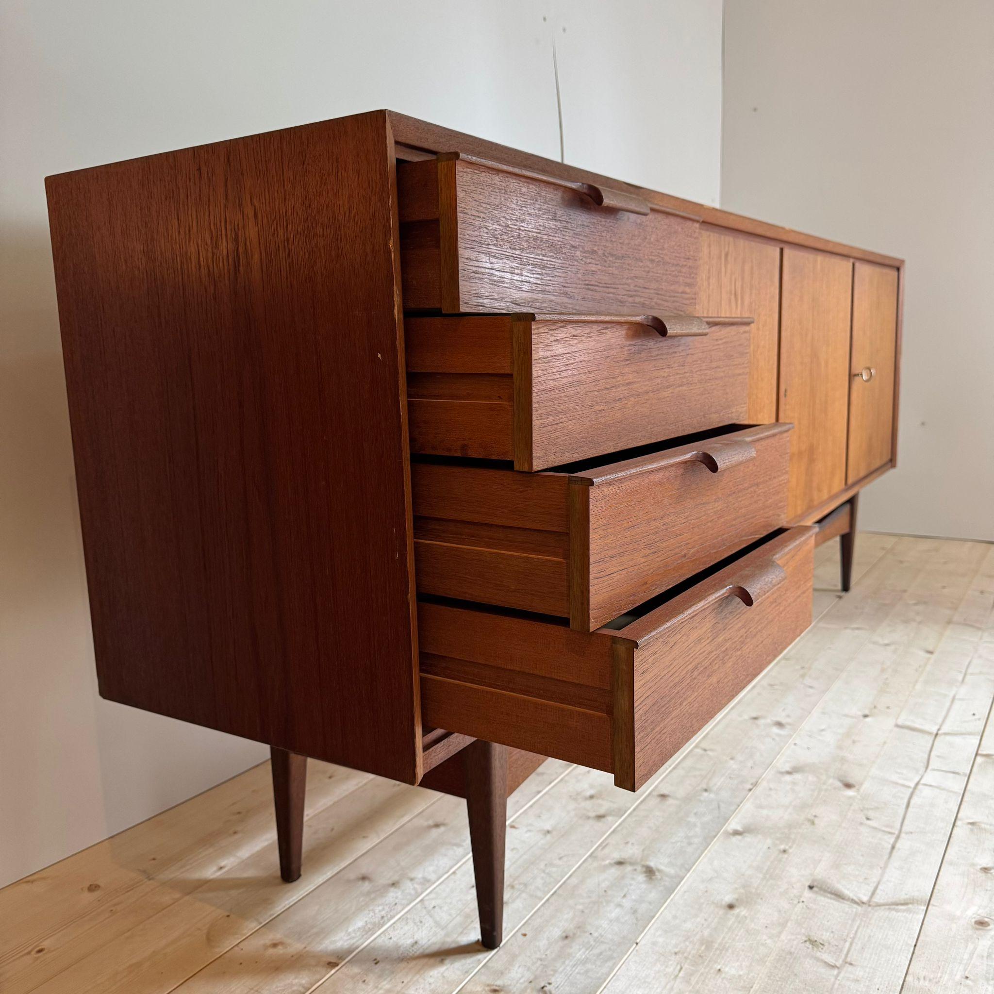 Vintage teak sideboard, Denmark 1960 In Good Condition For Sale In Torino, IT