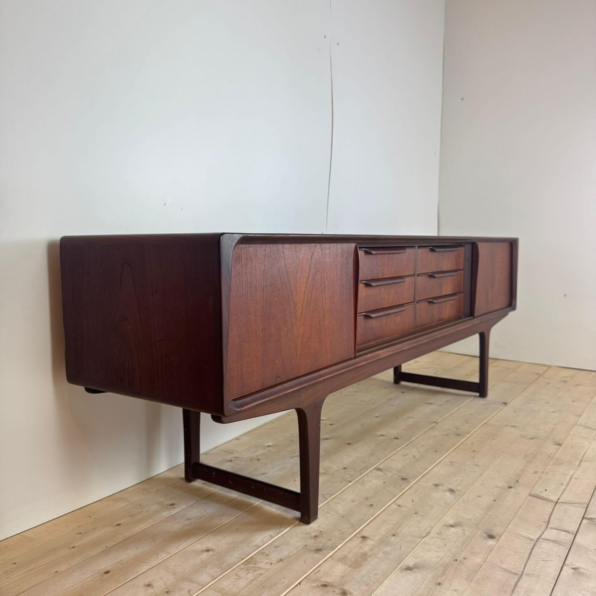 Vintage teak sideboard, Denmark 1960 For Sale 1