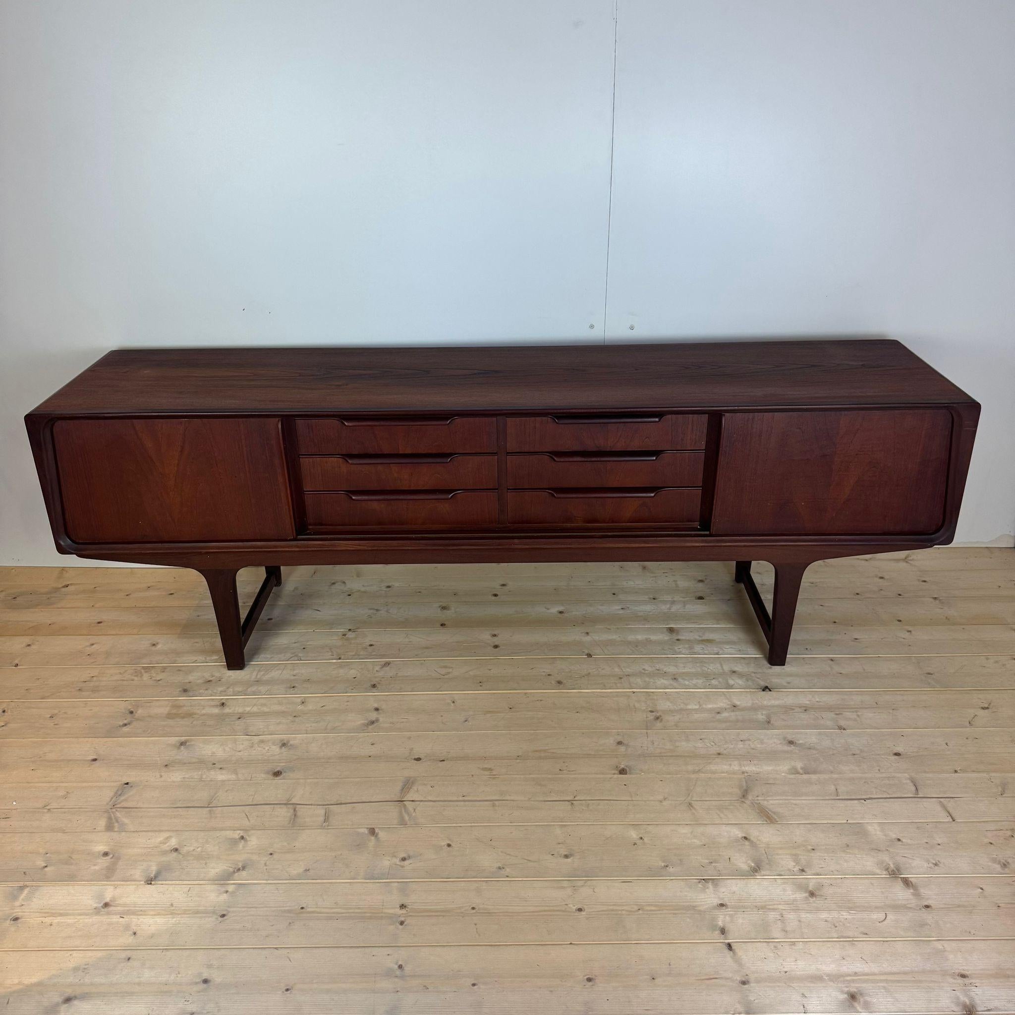 Vintage teak sideboard, Denmark 1960 For Sale 2