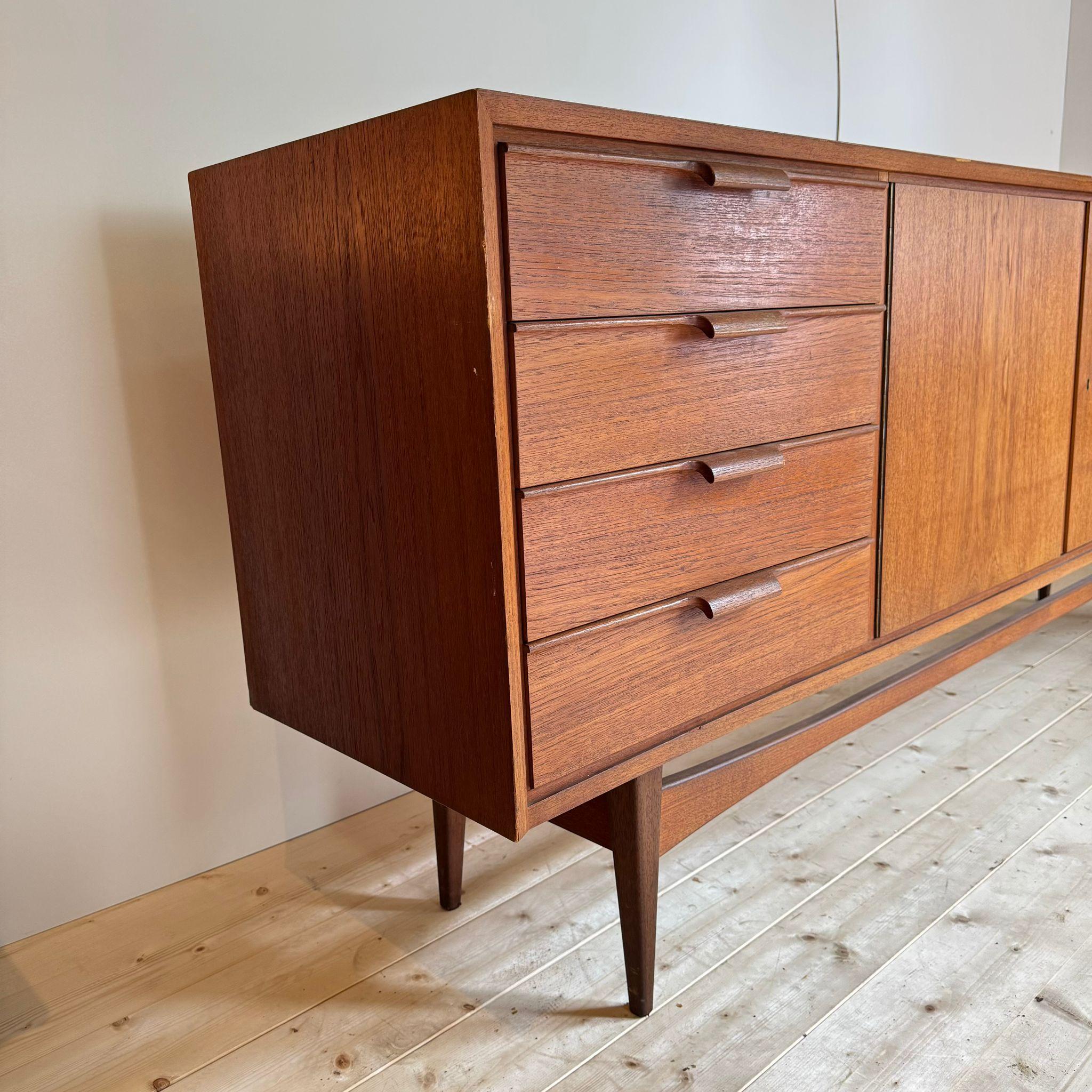 Vintage teak sideboard, Denmark 1960 For Sale 1