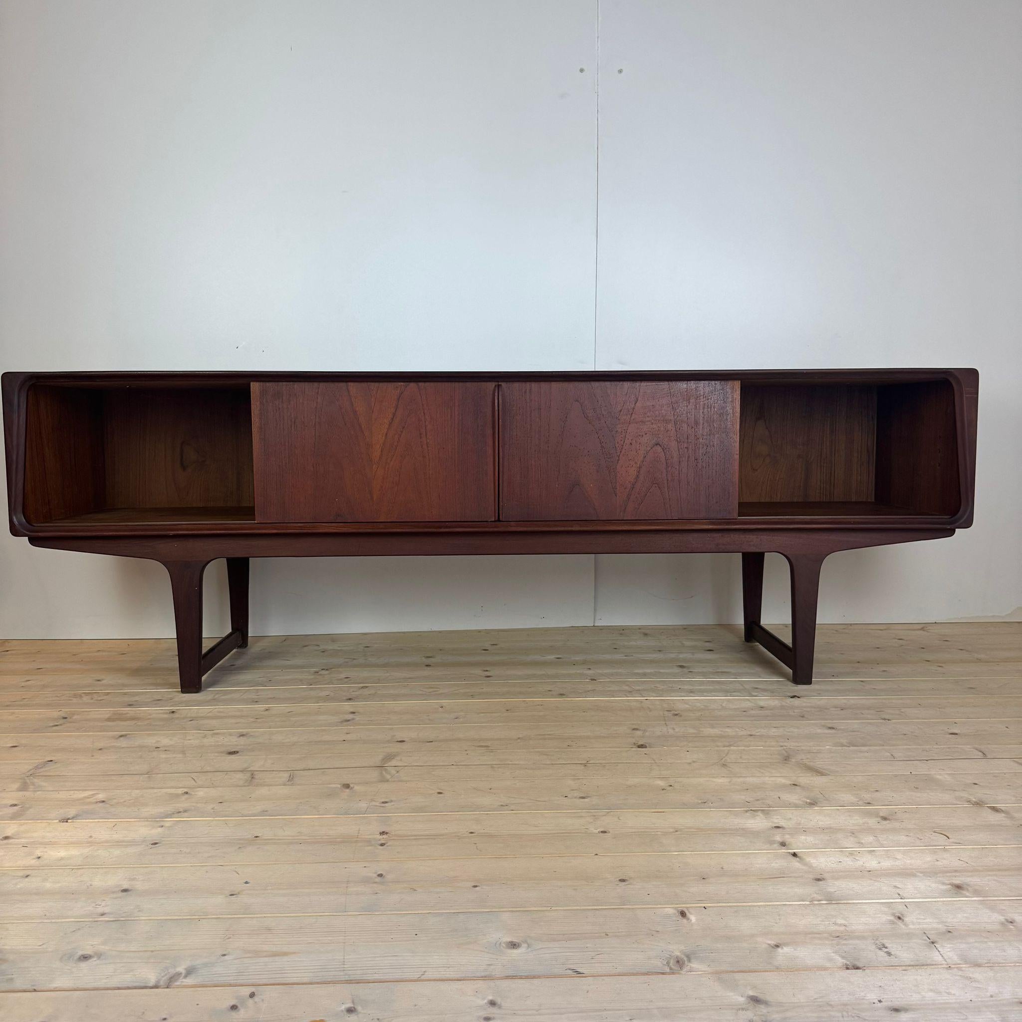Vintage teak sideboard, Denmark 1960 For Sale 3