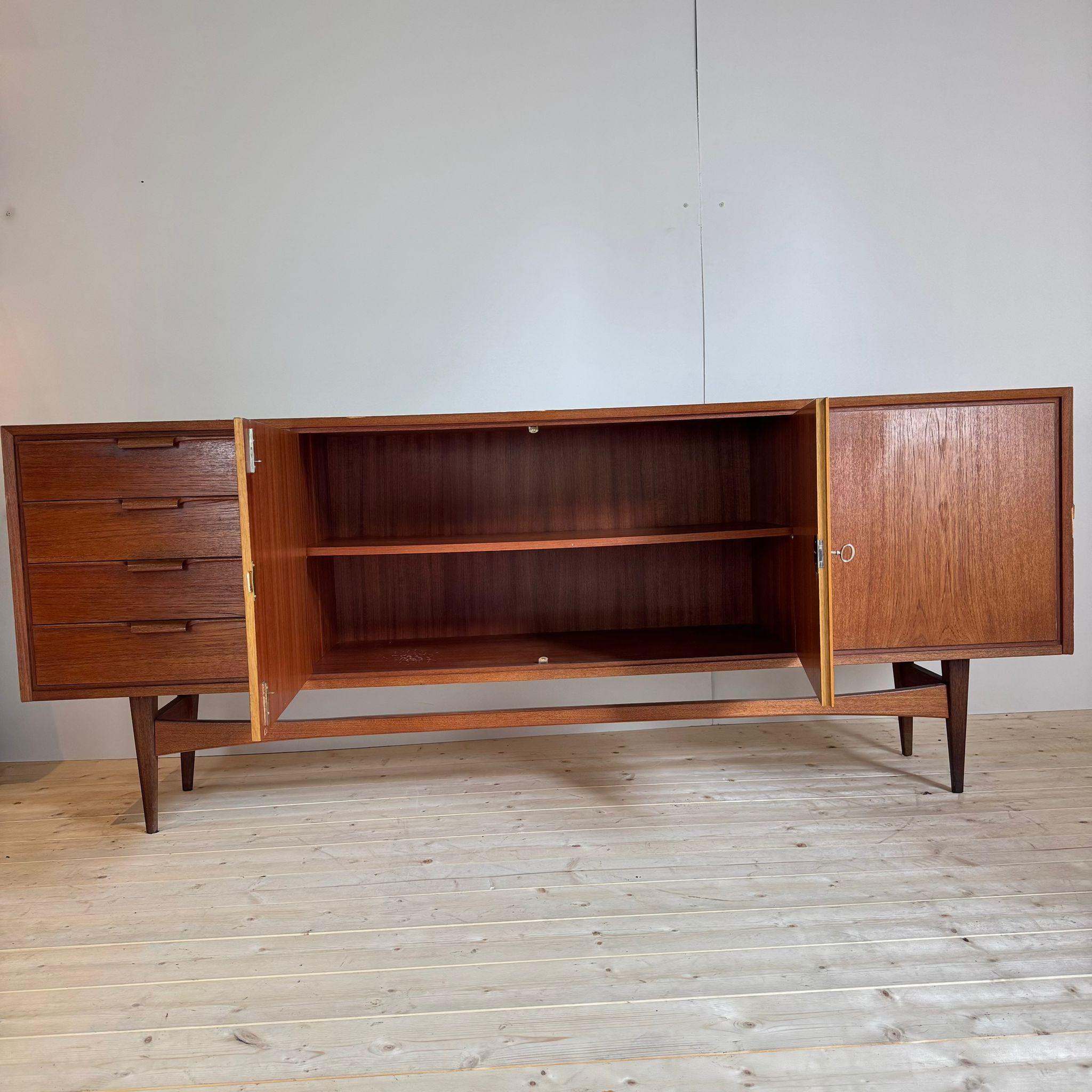 Vintage teak sideboard, Denmark 1960 For Sale 2