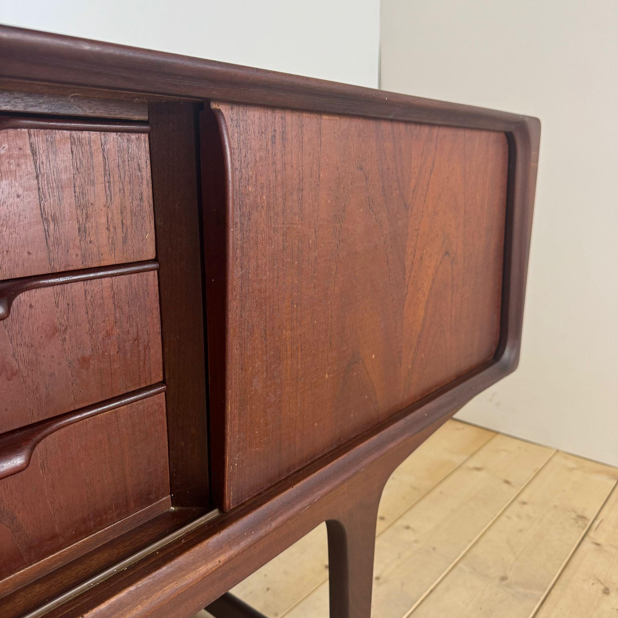 Vintage teak sideboard, Denmark 1960 For Sale 4