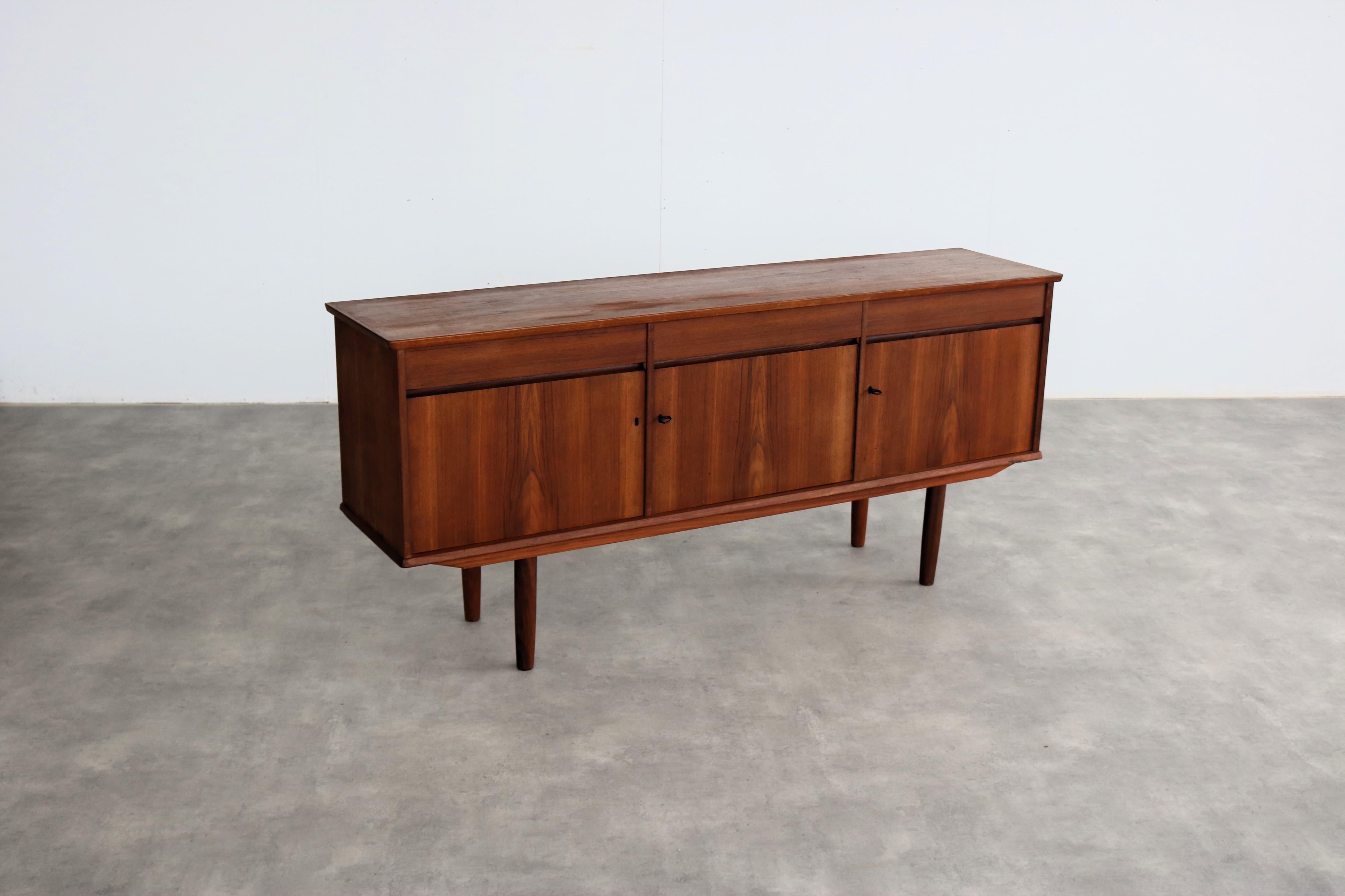 credenza in teak vintage  cassettiera  60s  Svedese In condizioni buone in vendita a Lemmer, NL