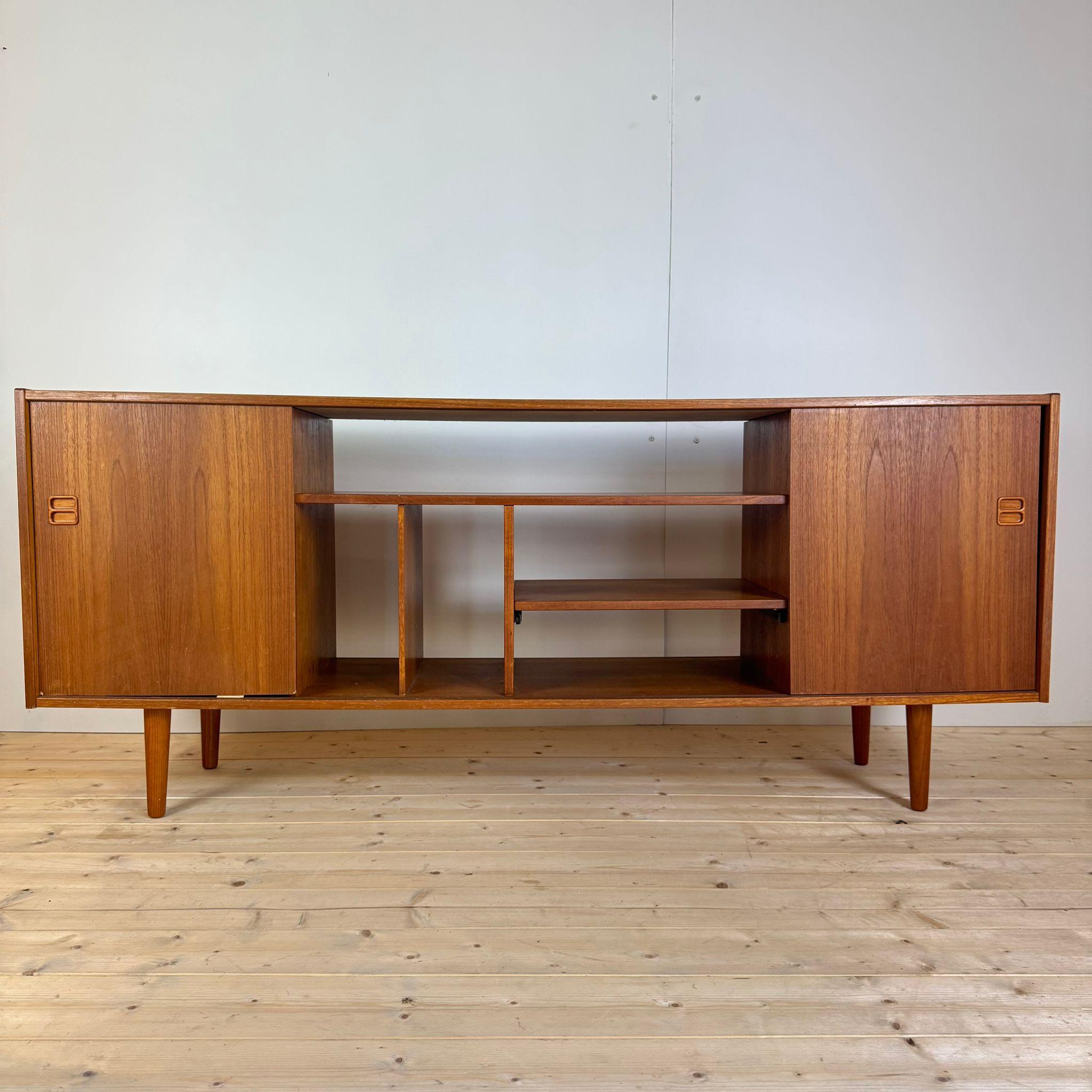 Mid-Century moderno Vintage teak sideboard from Denmark 1960 in vendita