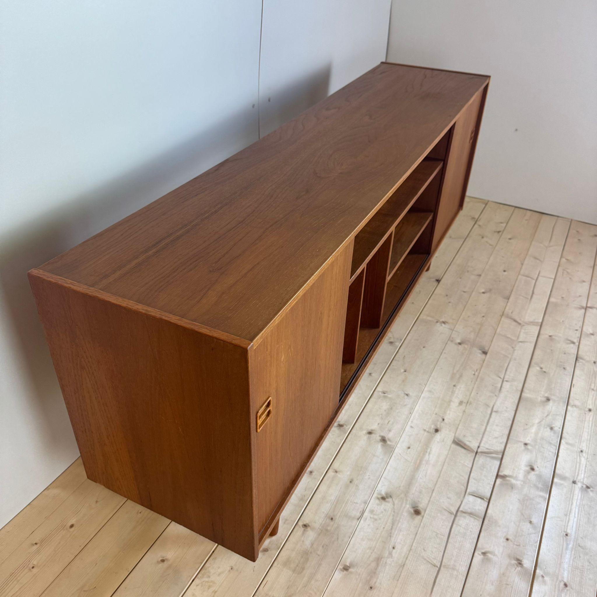 Vintage teak sideboard from Denmark 1960 In condizioni buone in vendita a Torino, IT