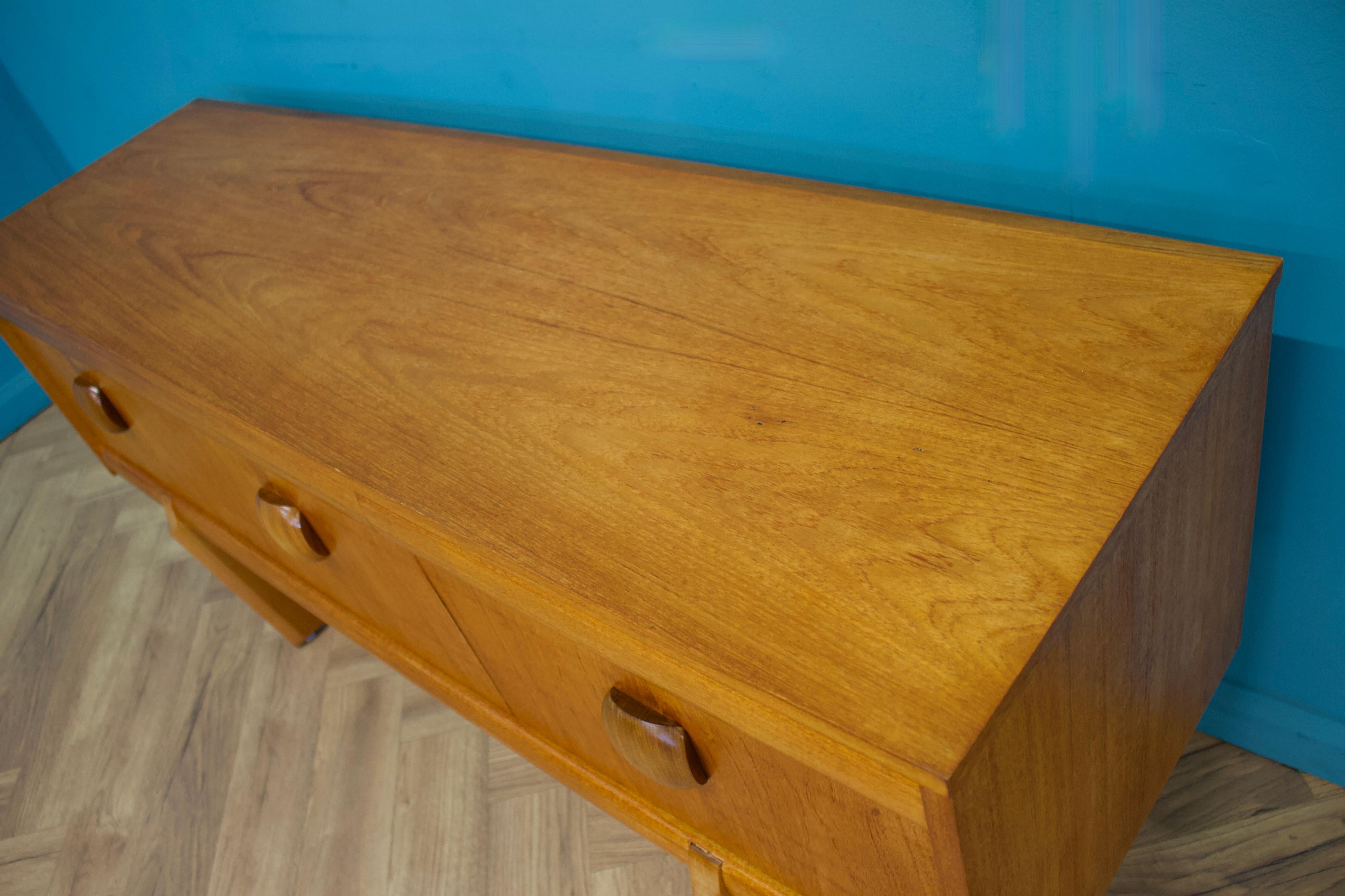 Vintage Teak Sideboard from Elliots of Newbury, 1960s In Good Condition For Sale In South Shields, GB