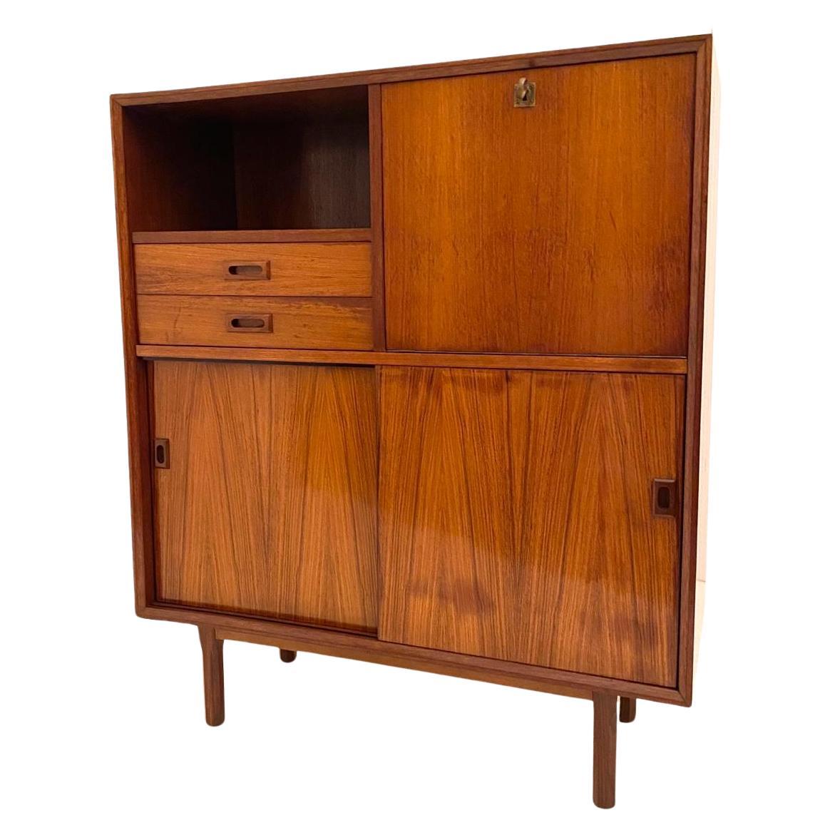 Midcentury teak highboard manufactured in Italy in the 1960's. 

Rectangular shaped with solid wood feet and structure in wood venereed with high quality teak. Sliding doors on inferior part, two wood drawers and one openable one. 

Fully restored
