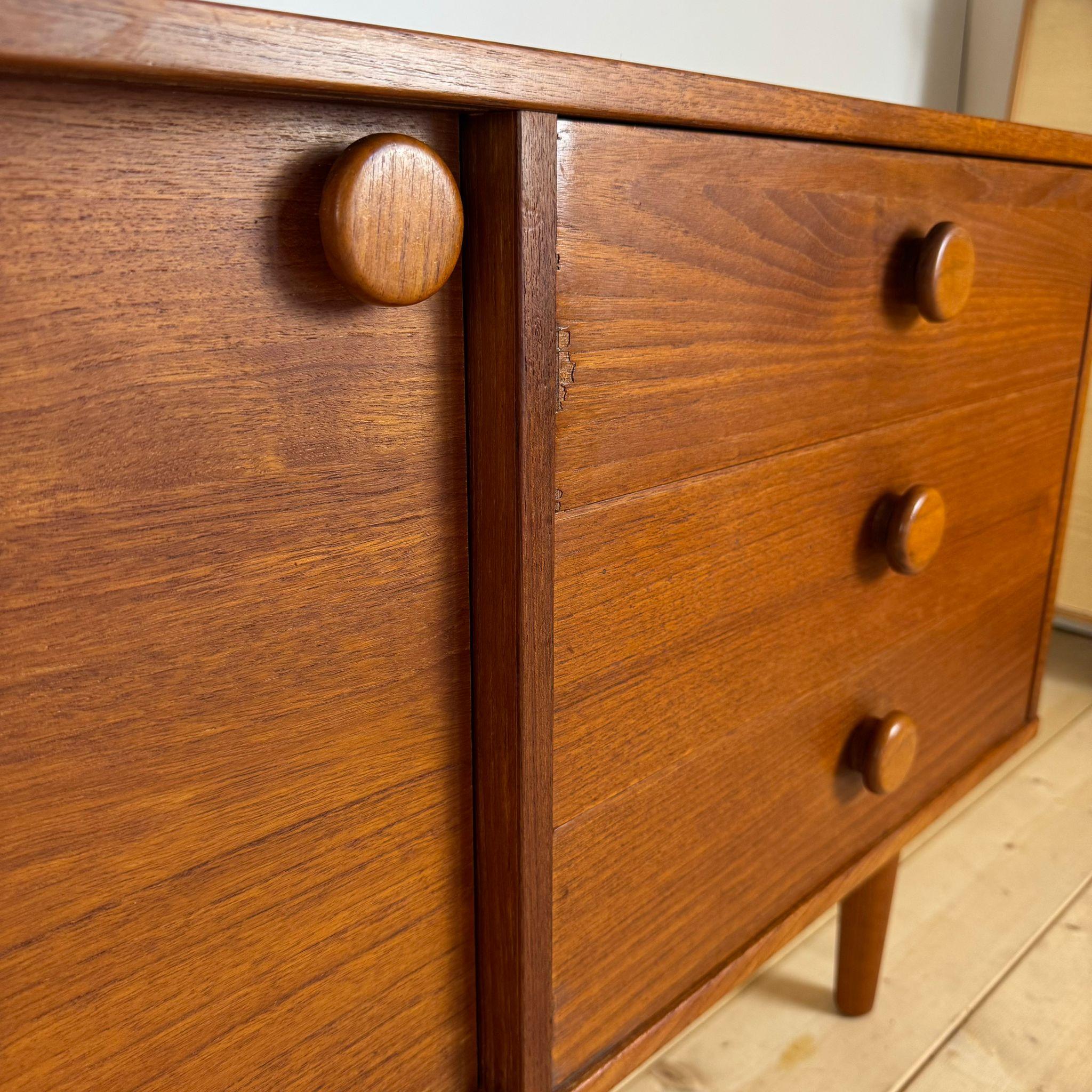 Vintage teak sideboard with drawers In Good Condition For Sale In Torino, IT