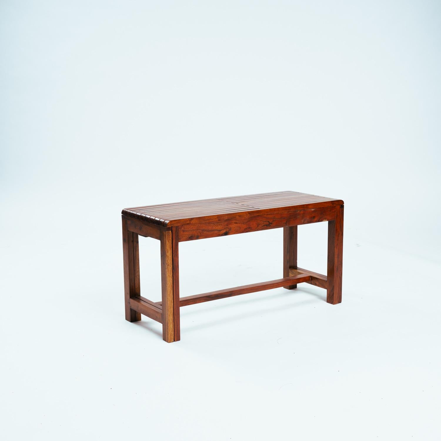 Fait main Table d'appoint extensible en teck vintage en vente