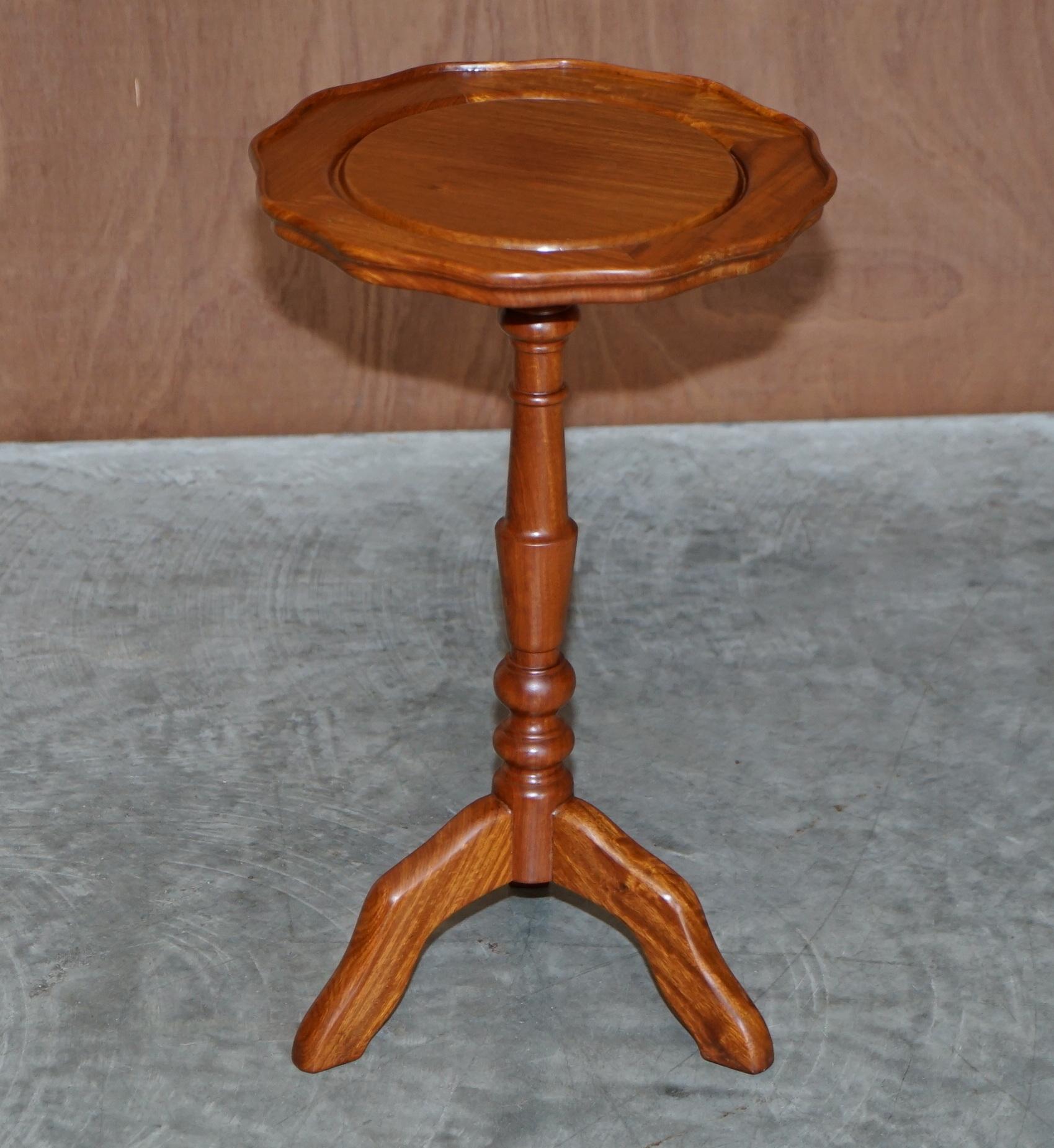 We are delighted to offer for sale this nice vintage teak tripod table 

A good looking little side table, the timber grain makes it very attractive, its in pretty much perfect condition so far as I can see

Dimensions

Height:-