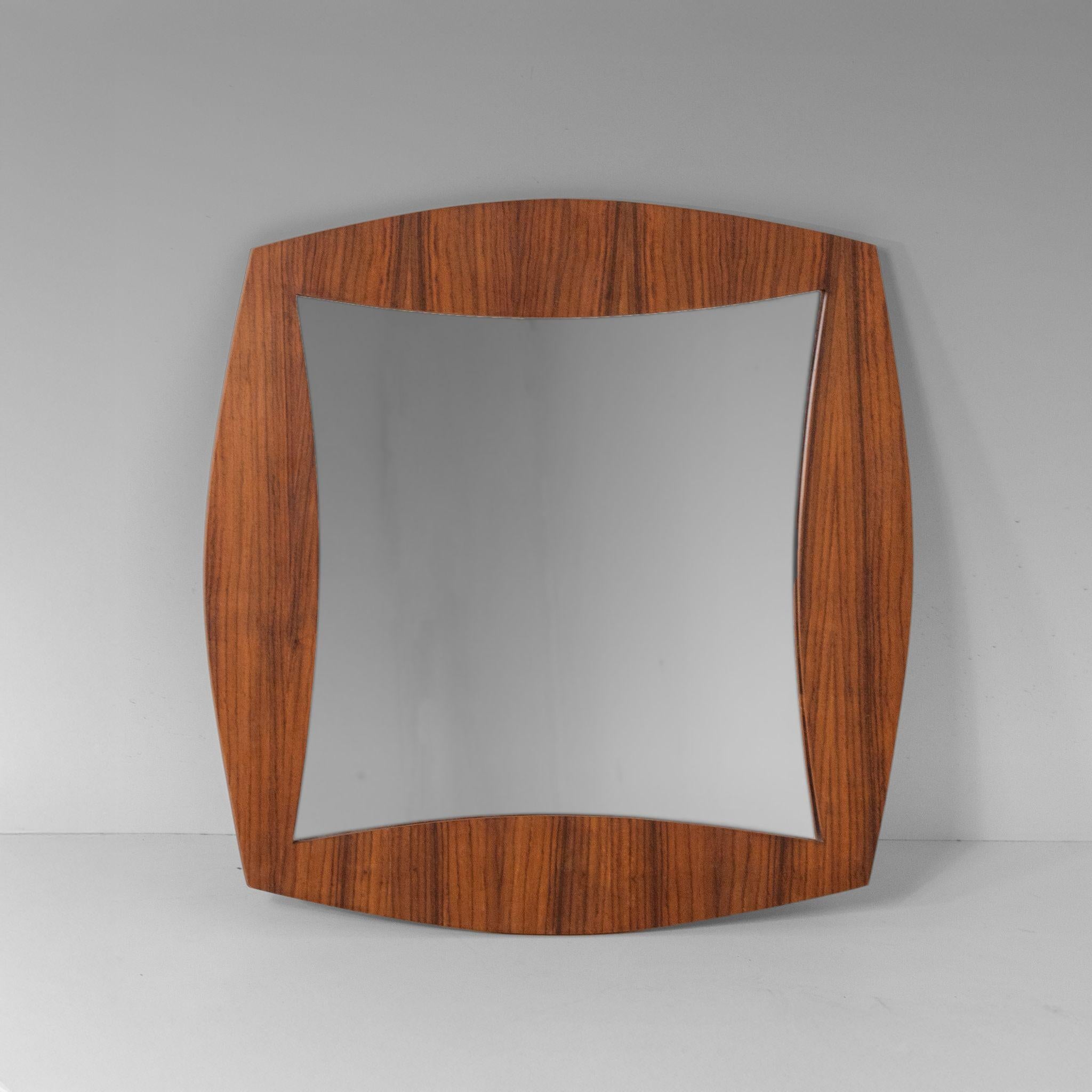 Midcentury Modern Teak Square Mirror, Campo & Graffi Italy, 1960

Vintage square mirror attributed to Campo & Graffi and manufactured in Italy in the 1960s. 

Elgant square shaped wall mirror with rounded frame. Orginal frame. Wood front frame has