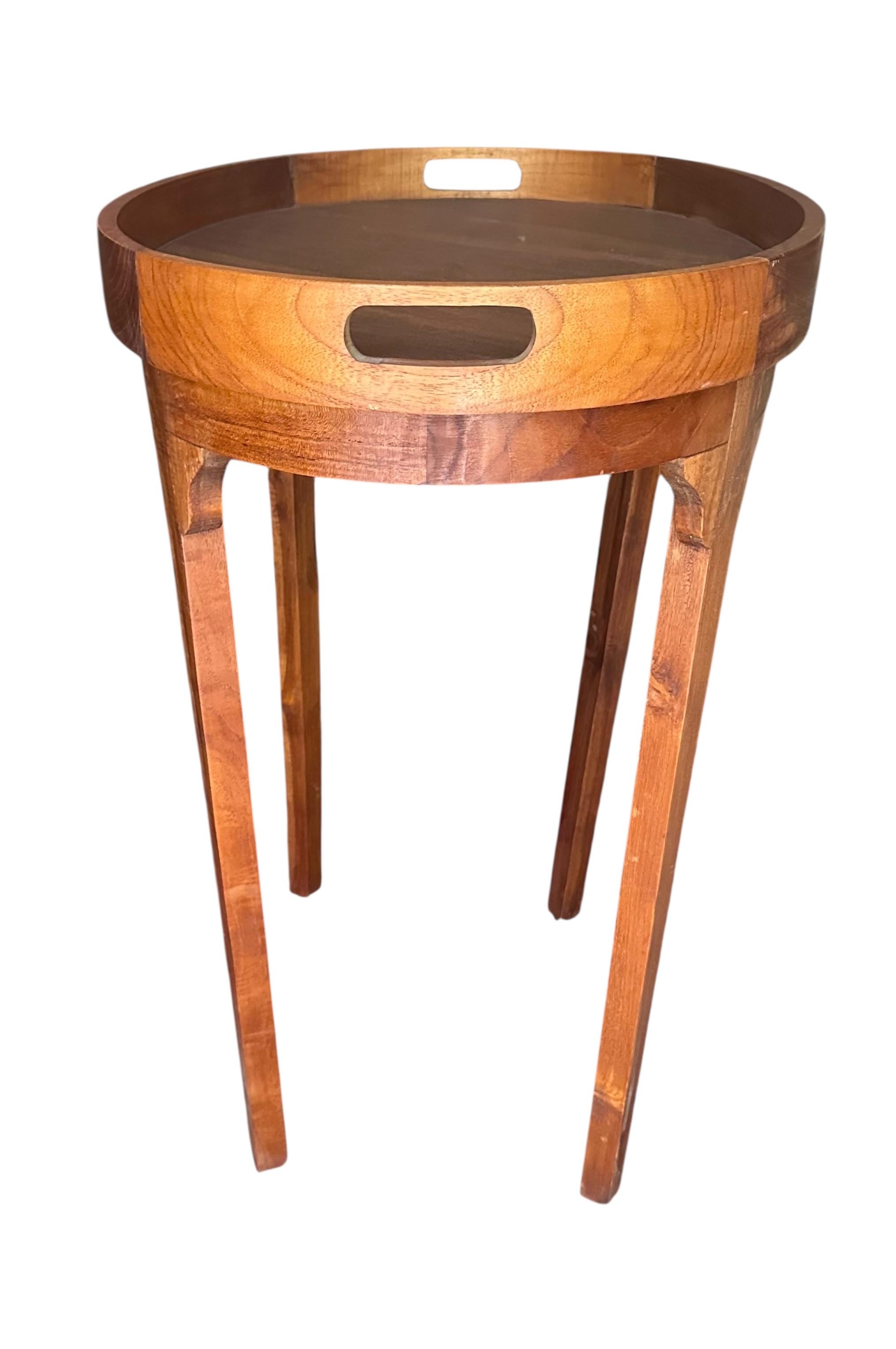 Danois Table d'appoint en teck du milieu du siècle. en vente