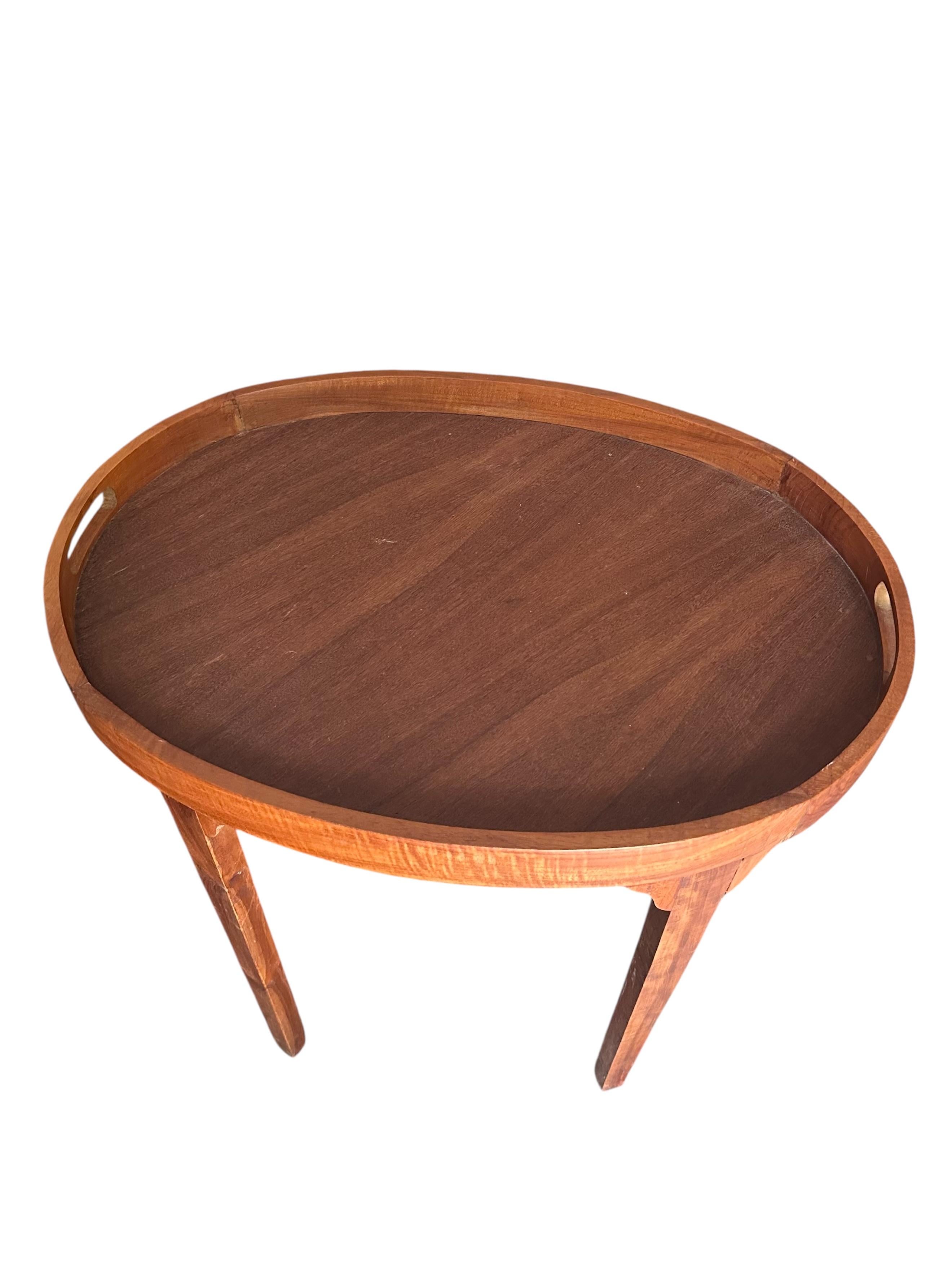 20ième siècle Table d'appoint en teck du milieu du siècle. en vente