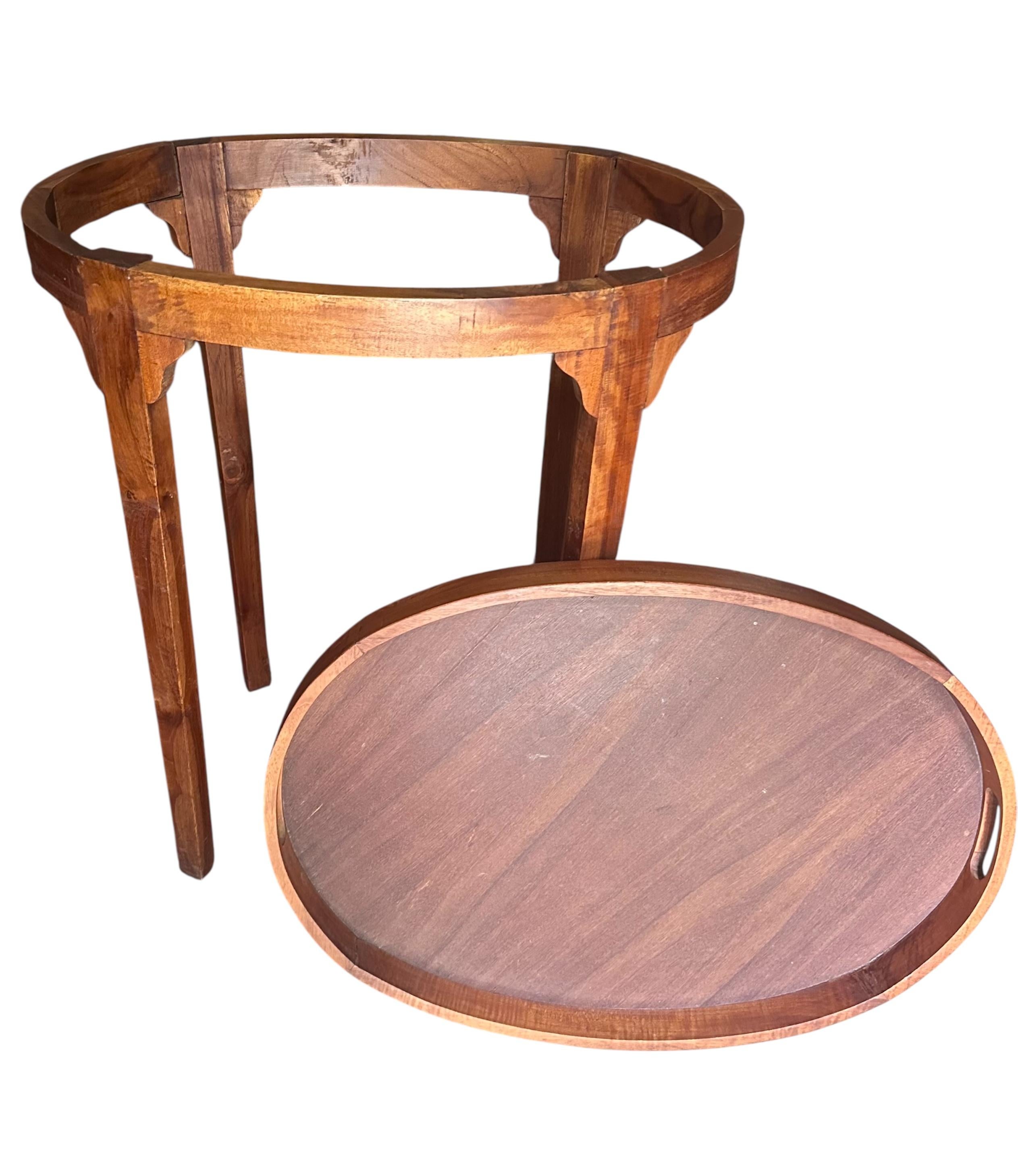 Teck Table d'appoint en teck du milieu du siècle. en vente