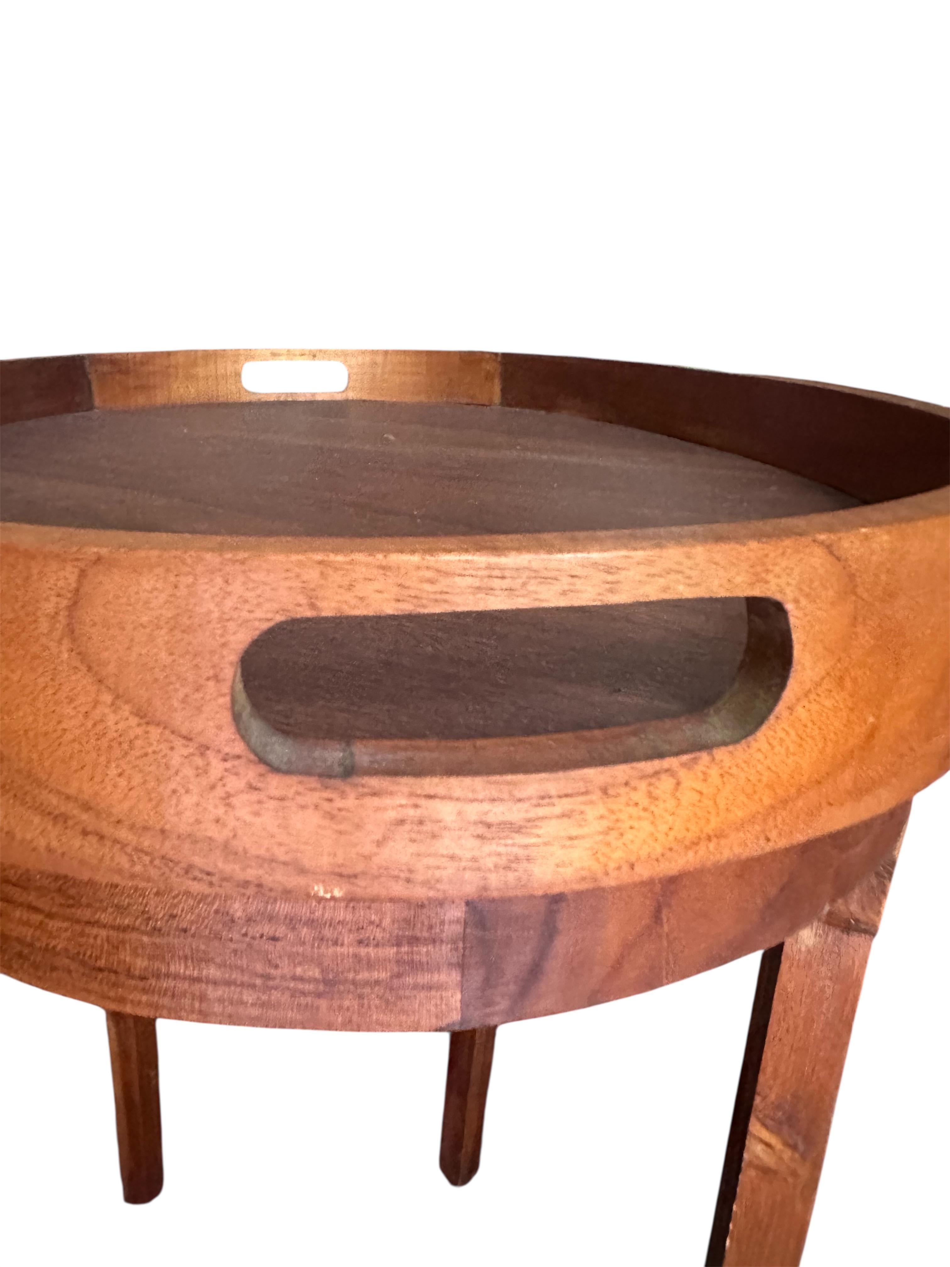Table d'appoint en teck du milieu du siècle. en vente 1
