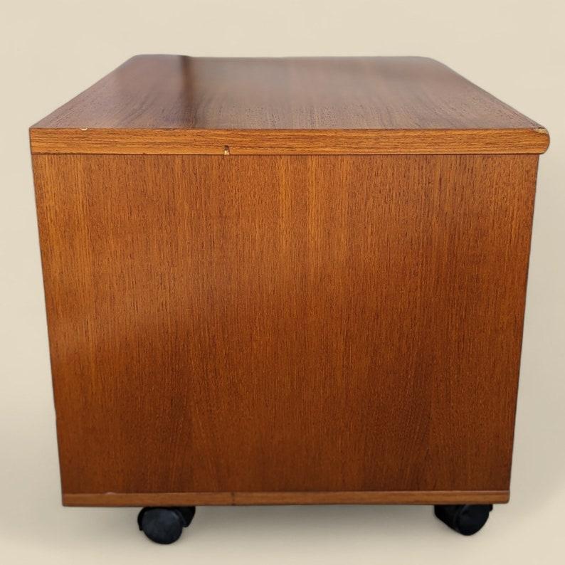 Vintage Teak Storage Cabinet on Wheels Side or End Table In Good Condition For Sale In Rancho Cucamonga, CA