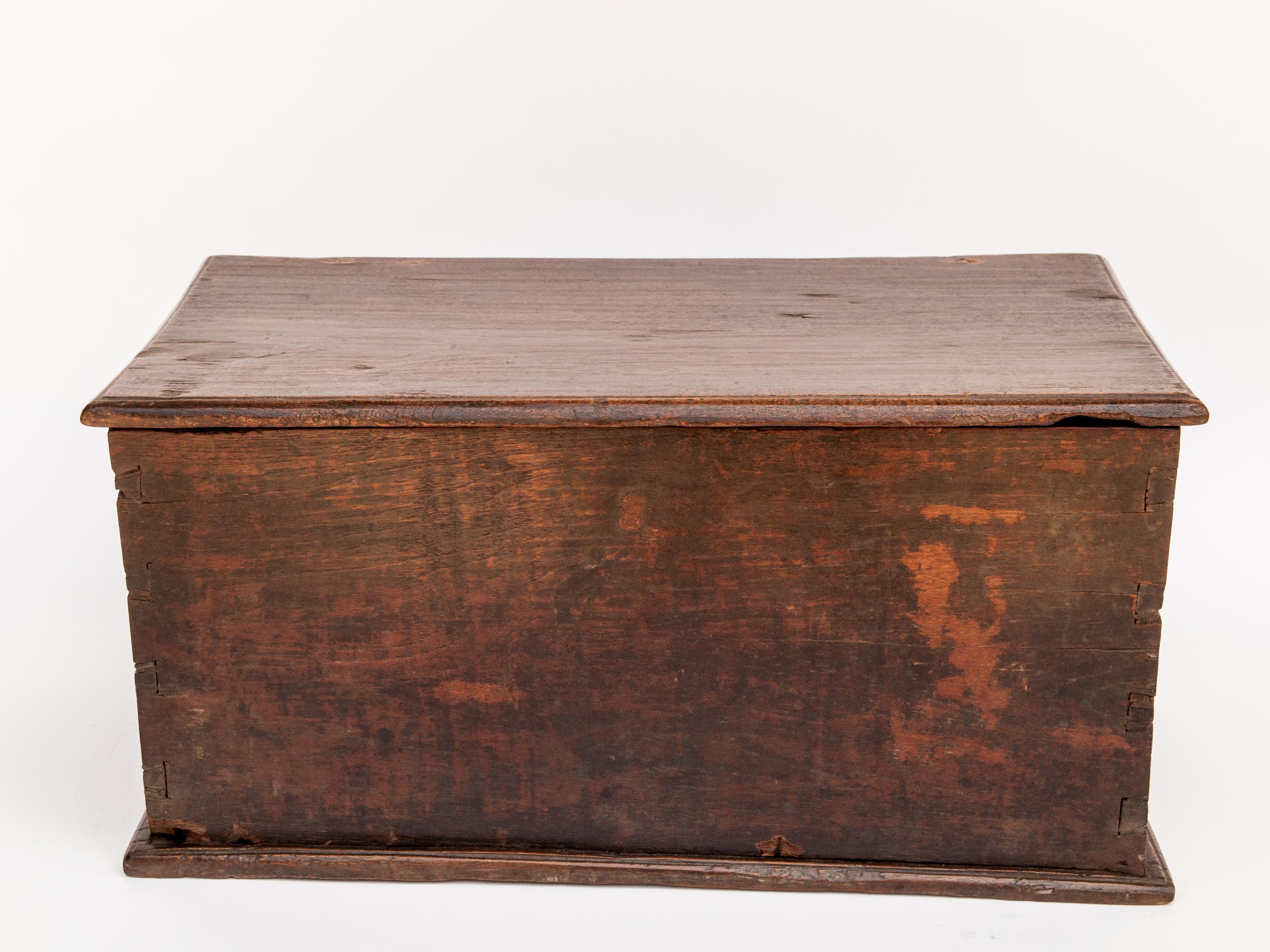 Vintage teak storage chest from Java, mid-20th century. Measures: 24.5