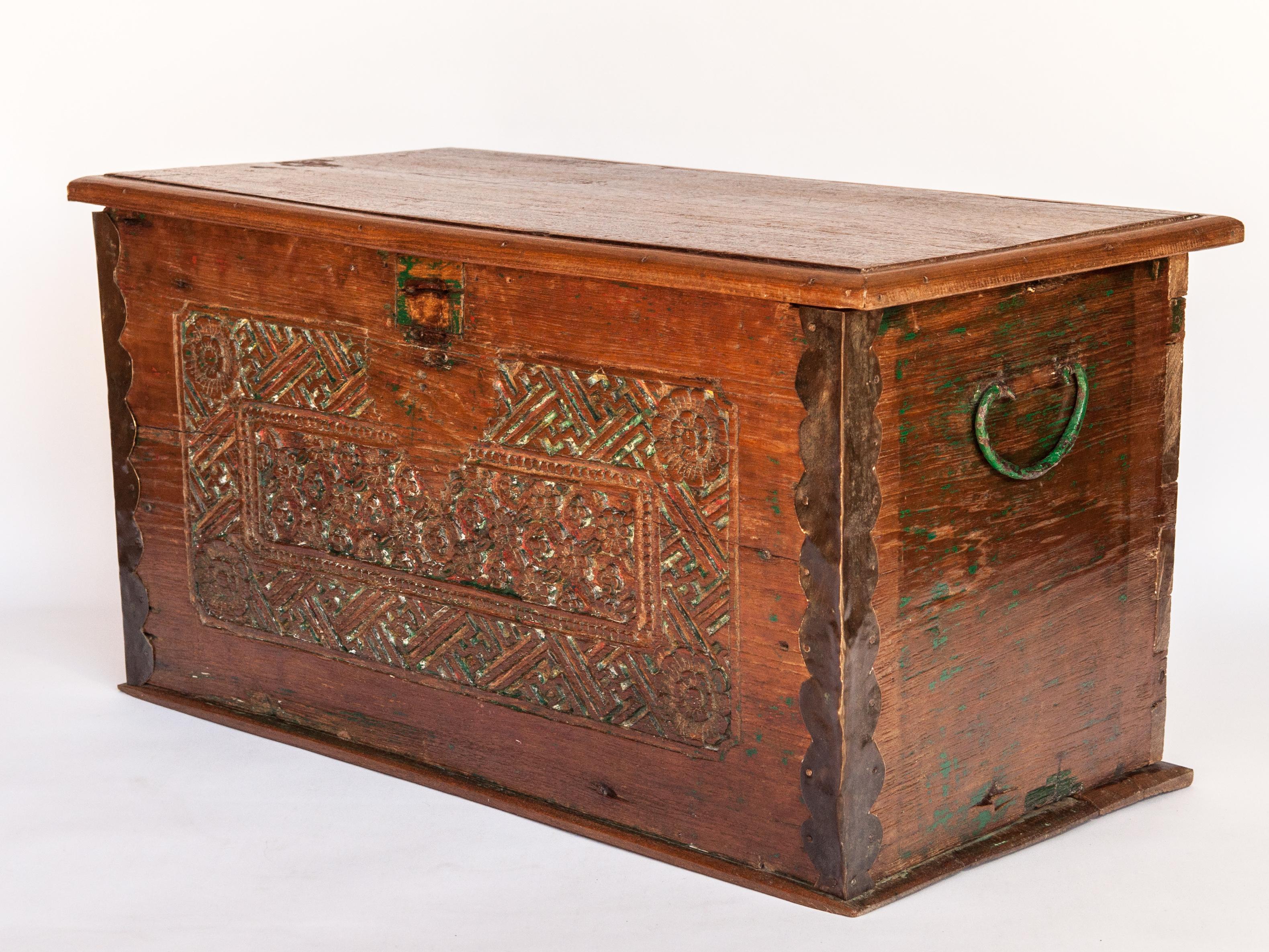 Vintage Teak Storage Chest with Carved Design from Java, Mid-20th Century 6