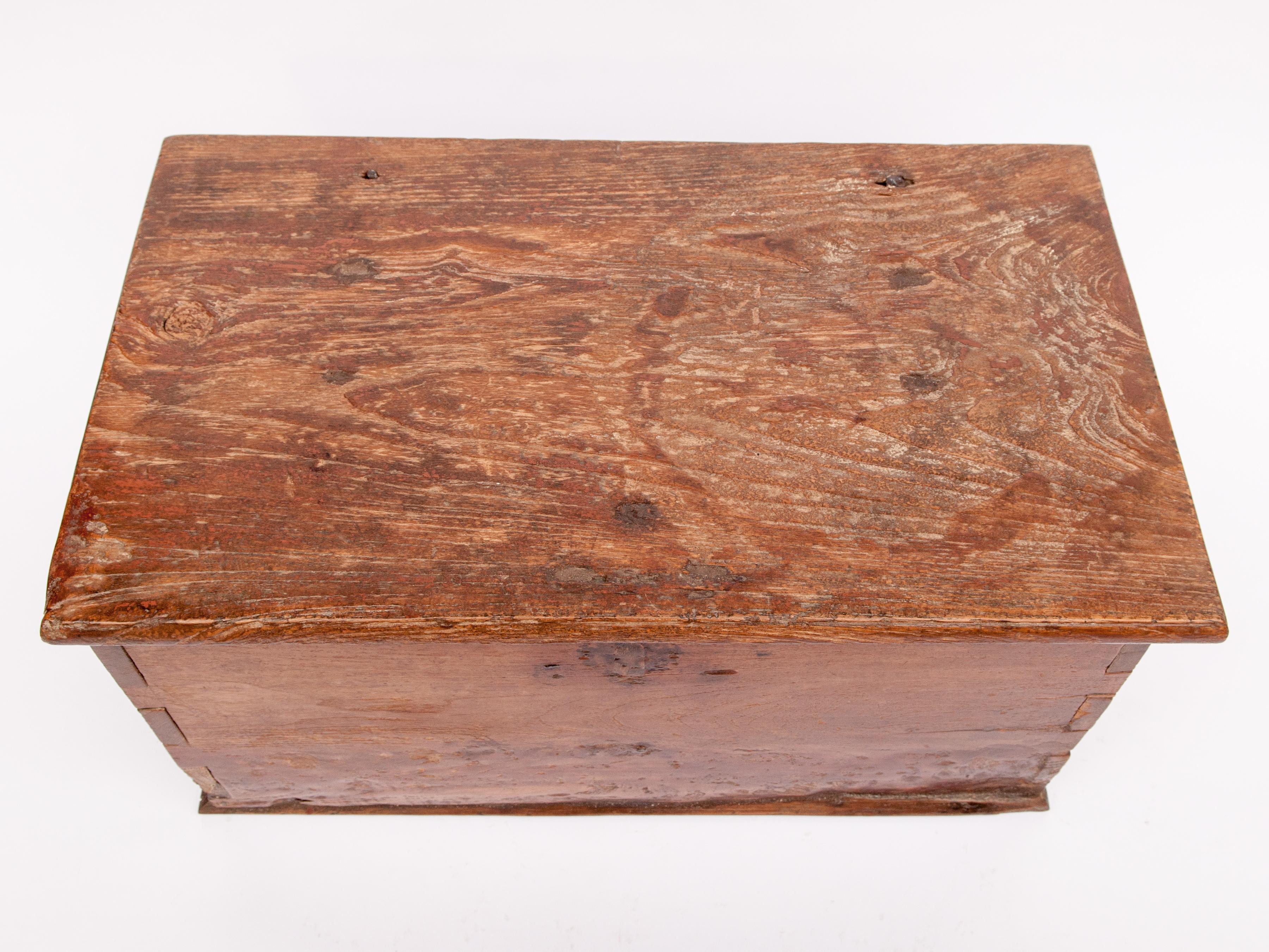 Vintage Teak Storage Chest with Heavily Grained Top, Java Mid-20th Century 3