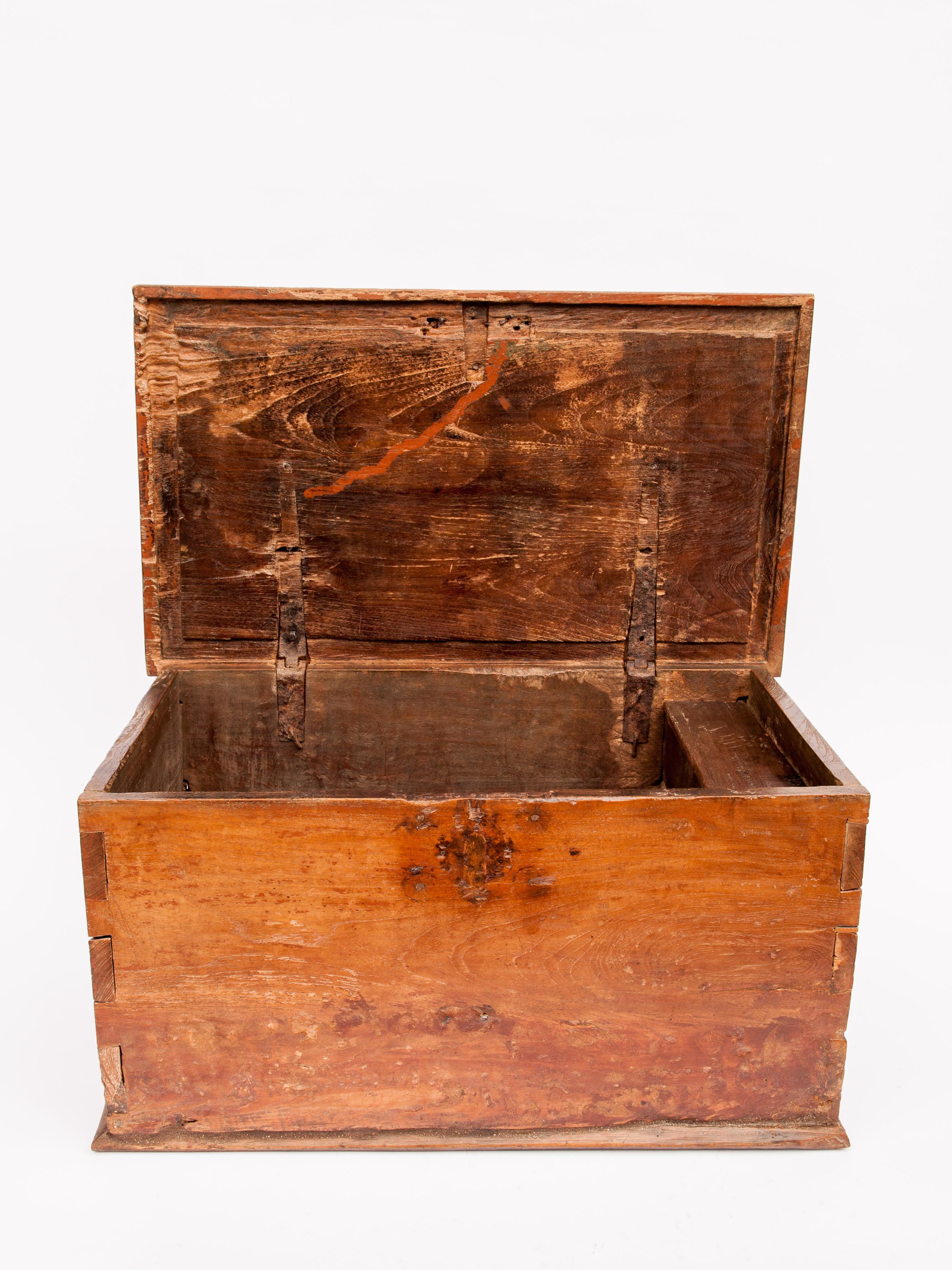 Vintage Teak Storage Chest with Heavily Grained Top, Java Mid-20th Century 10