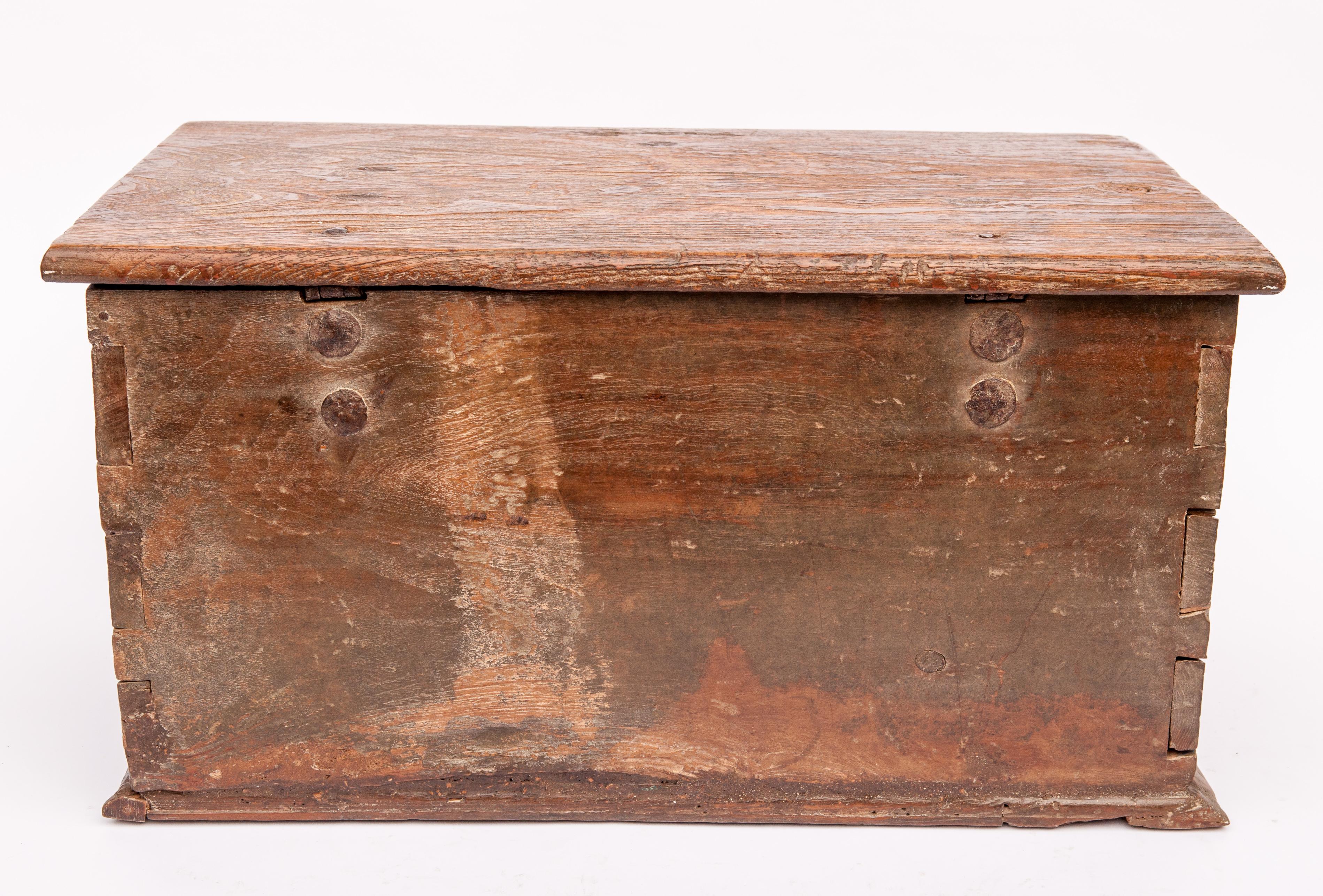 Vintage Teak Storage Chest with Heavily Grained Top, Java Mid-20th Century 12