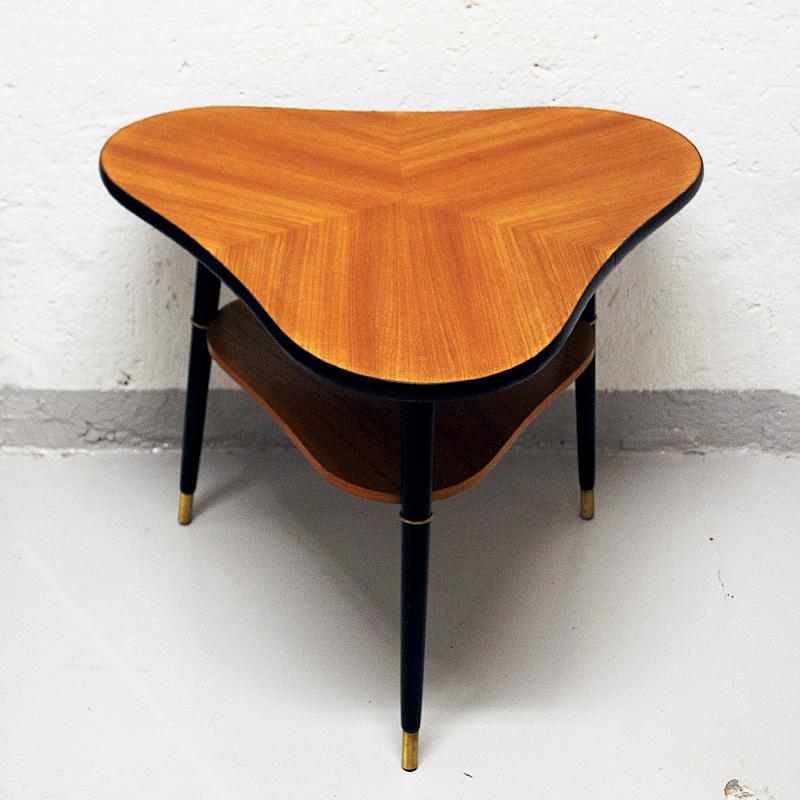 Lovely and elegant vintage teak table by Bröderna Miller, Bankeryd Sweden 1960s. Perfect as a small table, night table, corner table or sidetable. 
Nicely triangle shaped design with rounded edges. Small shelf underneath for magazines, books,