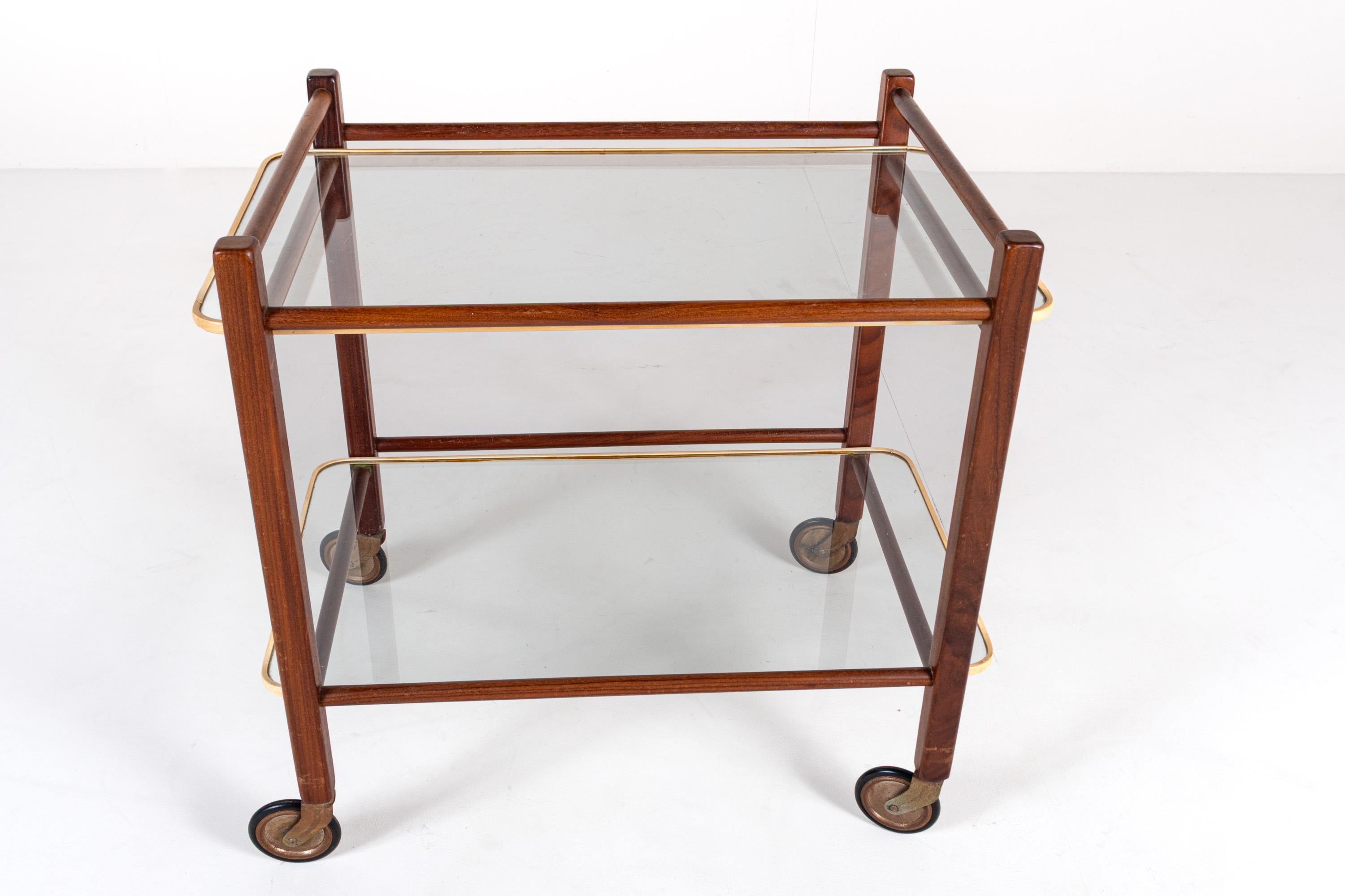 Chariot vintage en teck avec deux plateaux en verre par Cees Braakman pour Pastoe, années 1950 Bon état - En vente à BERKEL EN RODENRIJS, NL
