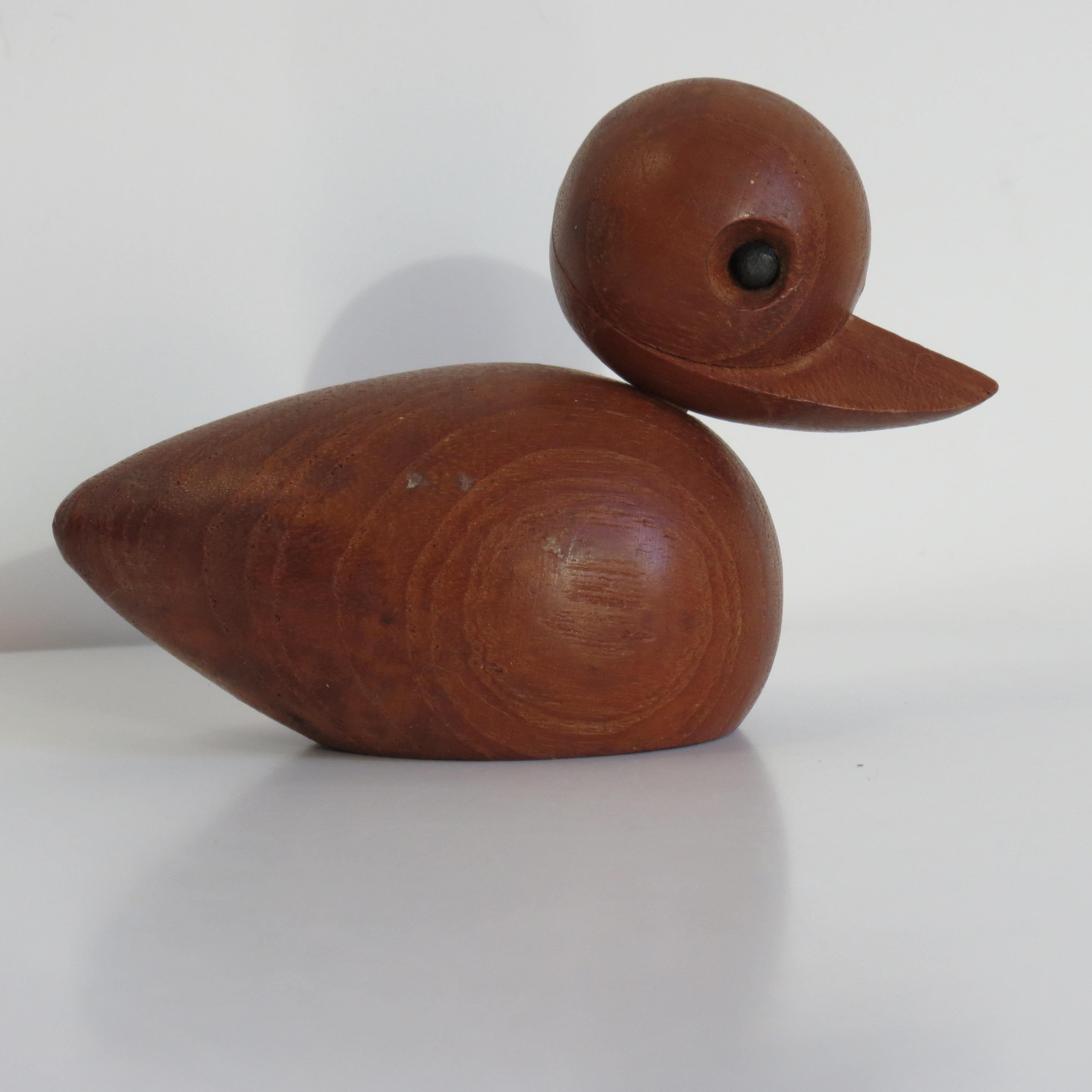 A vintage wooden duck produced by Empire, similar in style to Hans Bollinger ducks. 

Solid teak, in good vintage some condition, general signs of wear. The ducks head can be turned to various different positions.

Stamped to underside Empire
