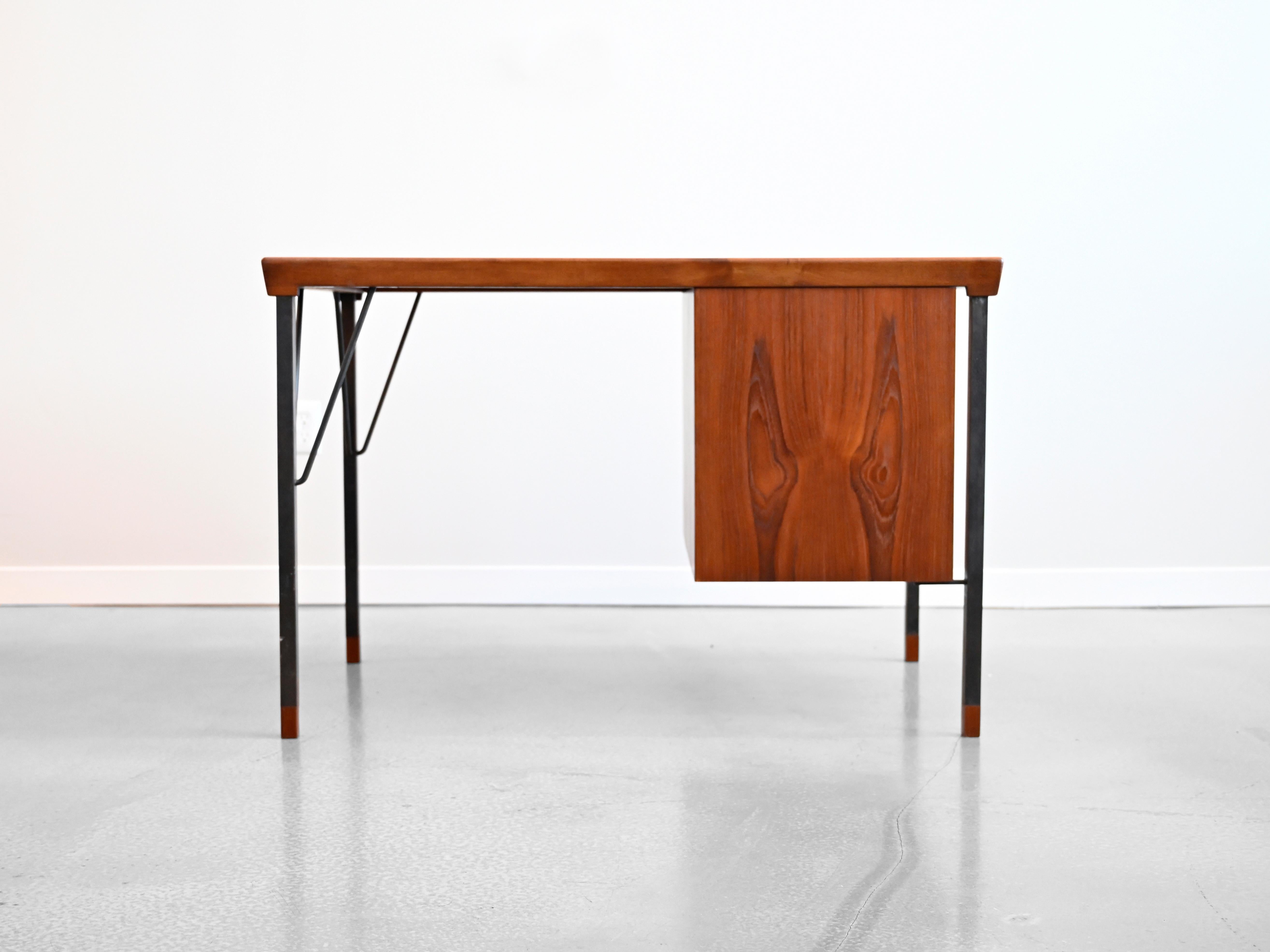 Schreibtisch aus Teakholz von Peter Hvidt für John Stuart, Vintage im Angebot 1