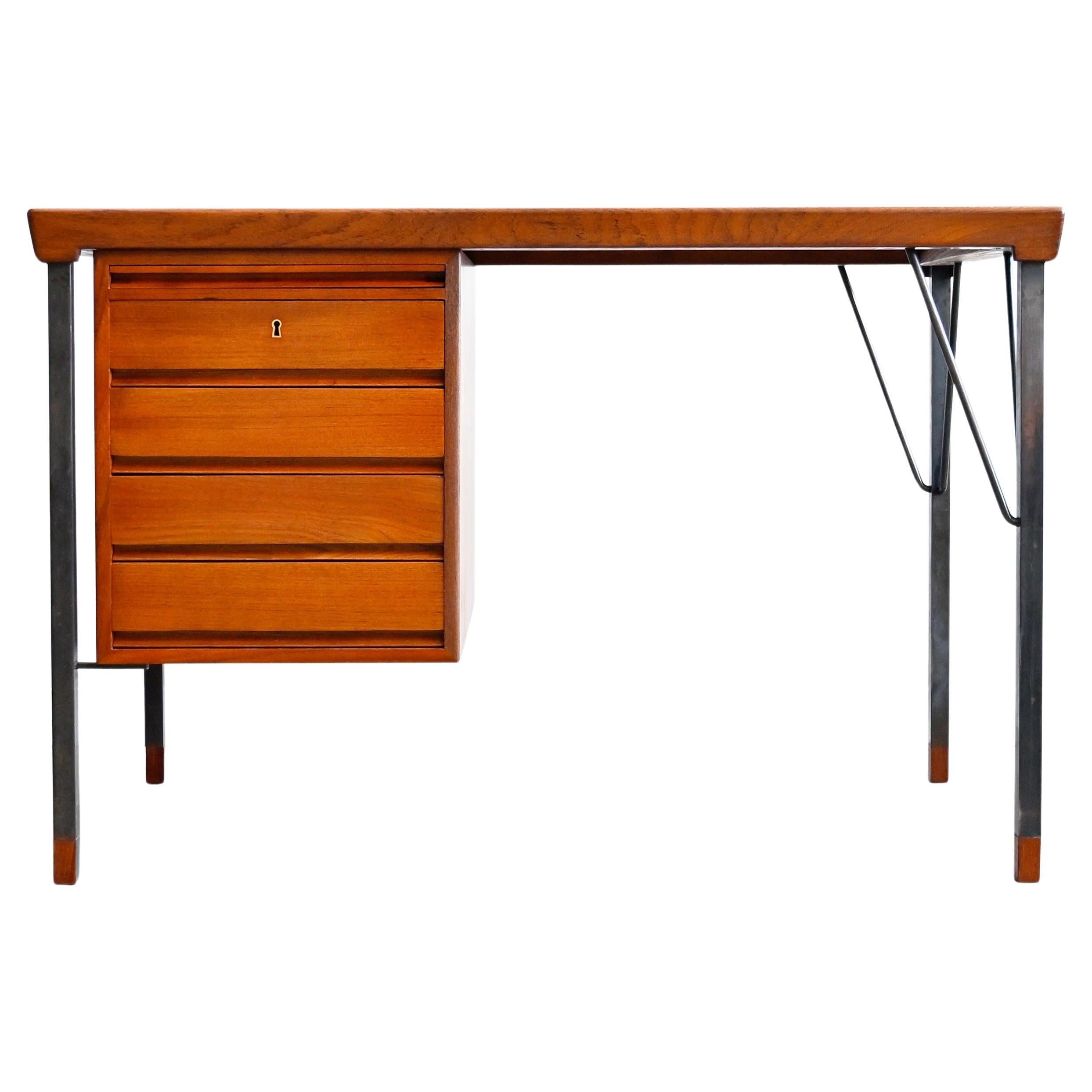 Bureau vintage en teck de Peter Hvidt pour John Stuart