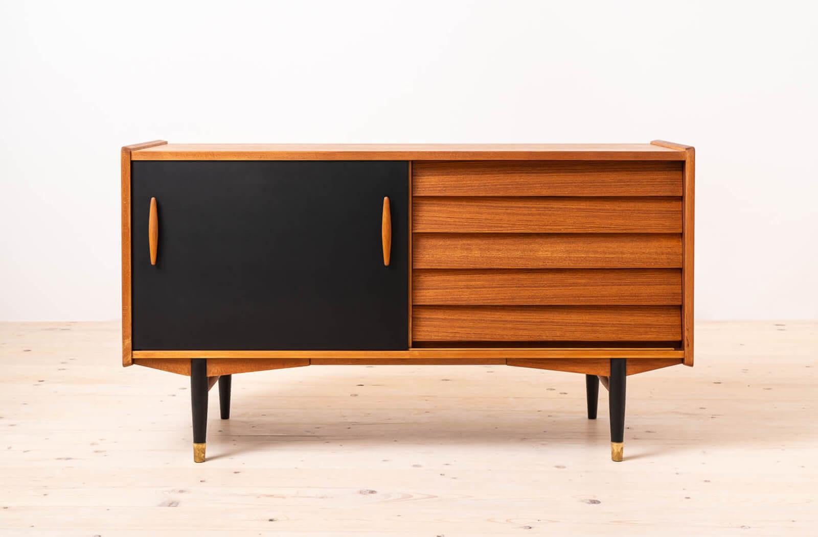 Swedish Vintage Teakwood Sideboard by Nils Jonsson for Hugo Troeds, Scandinavian Modern