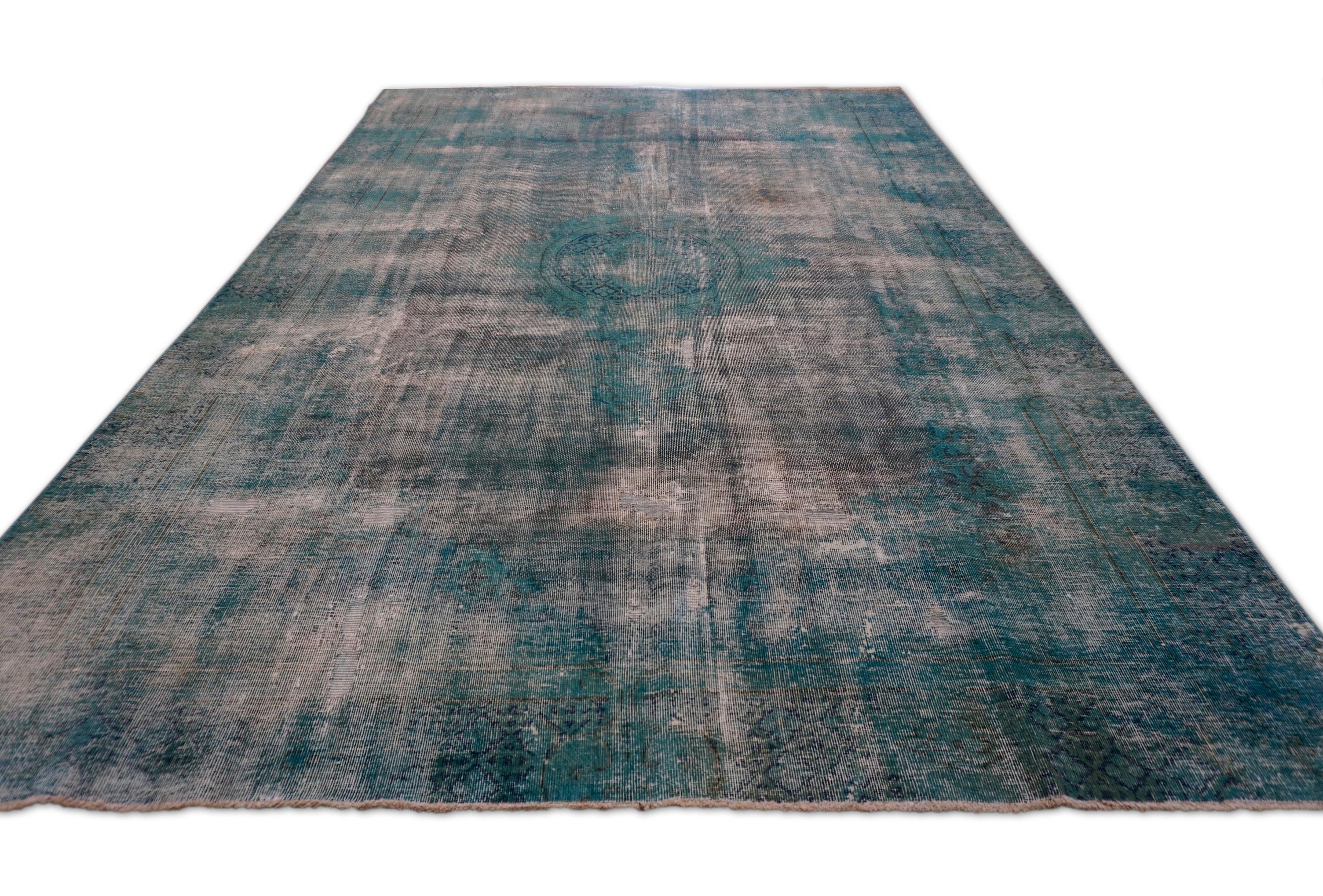 Teal Overdyed Täbris-Wollteppich 5'5''x9'6'' (Moderne) im Angebot