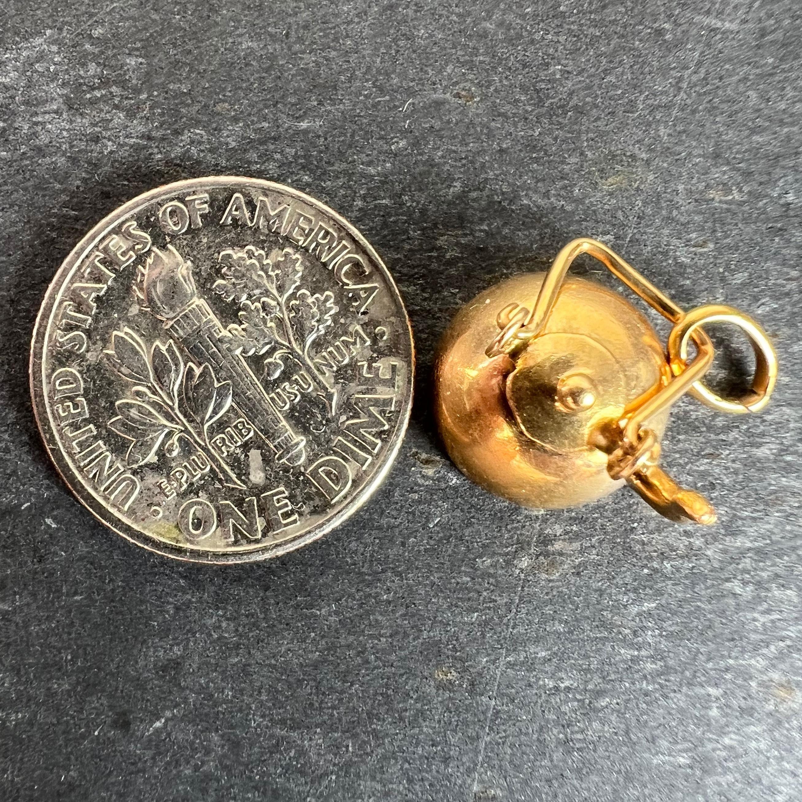 Ciondolo Charm in oro giallo 18K con teiera vintage in vendita 6