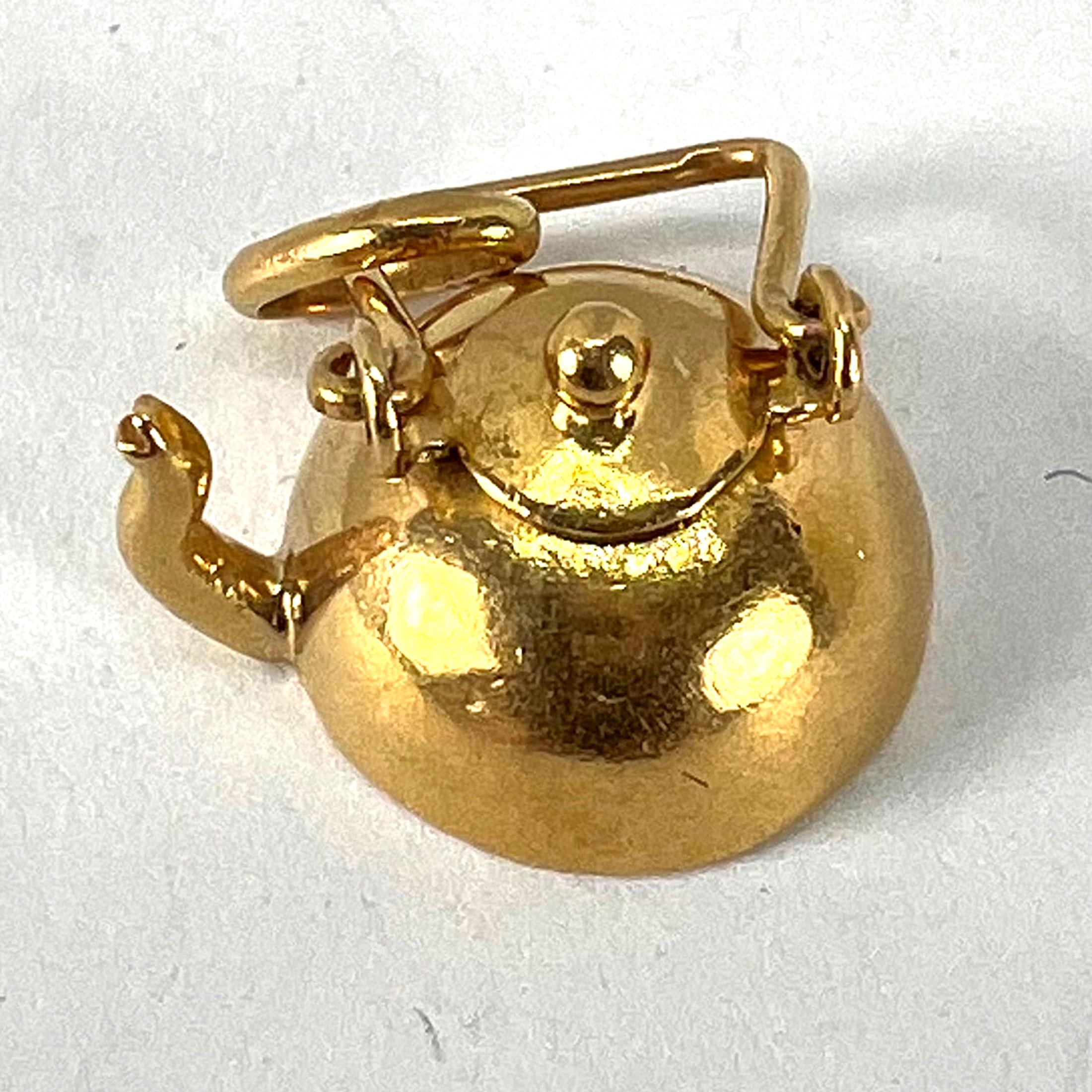 Ciondolo Charm in oro giallo 18K con teiera vintage in vendita 8