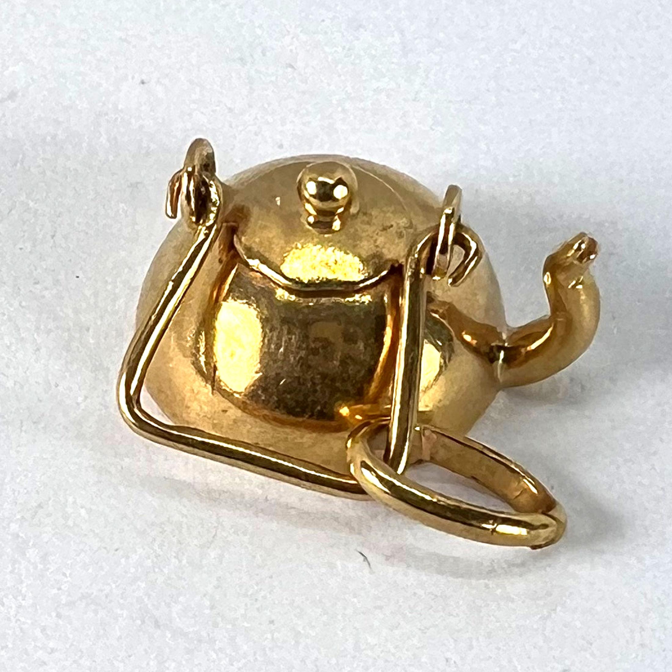 Ciondolo Charm in oro giallo 18K con teiera vintage in vendita 10