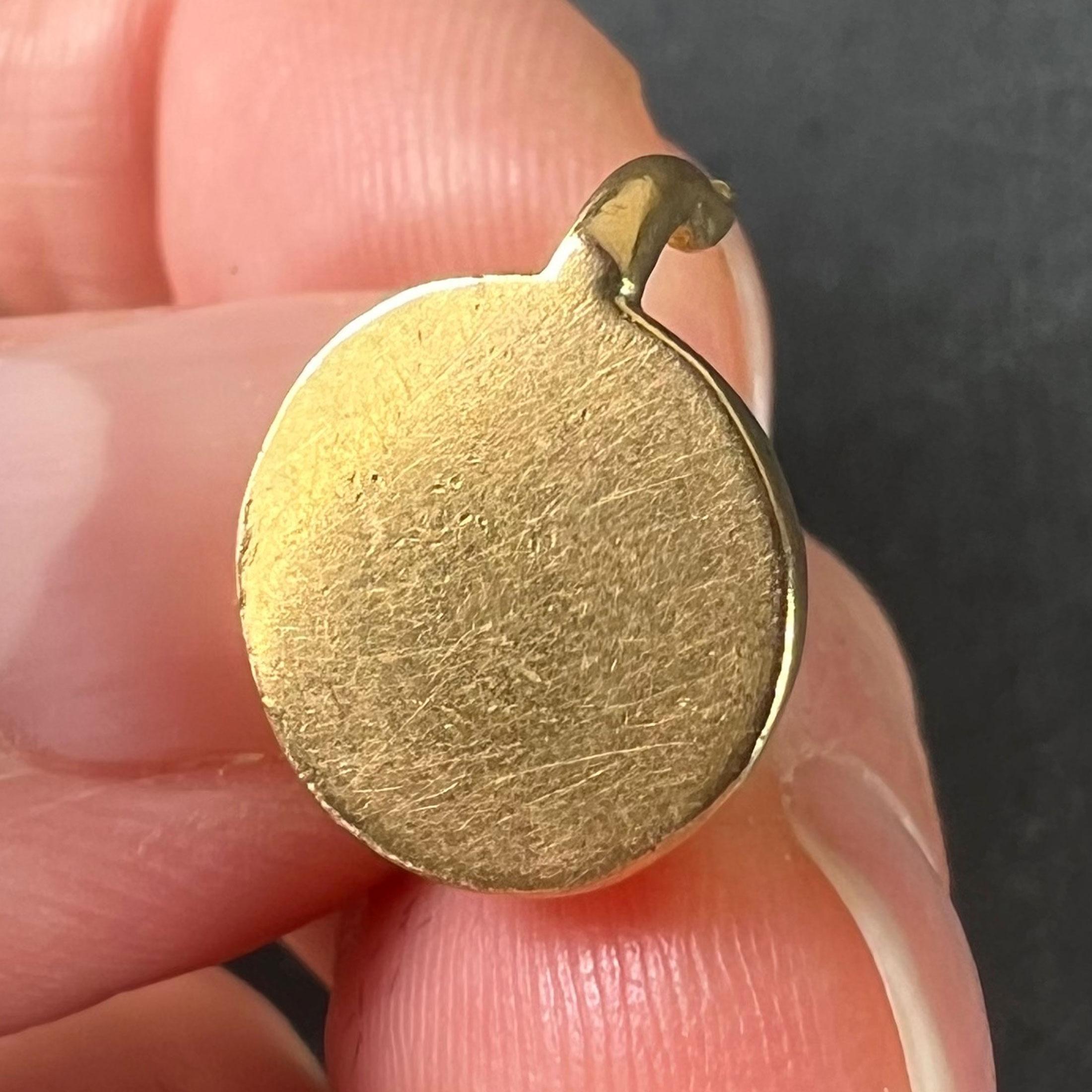 Ciondolo Charm in oro giallo 18K con teiera vintage in vendita 3