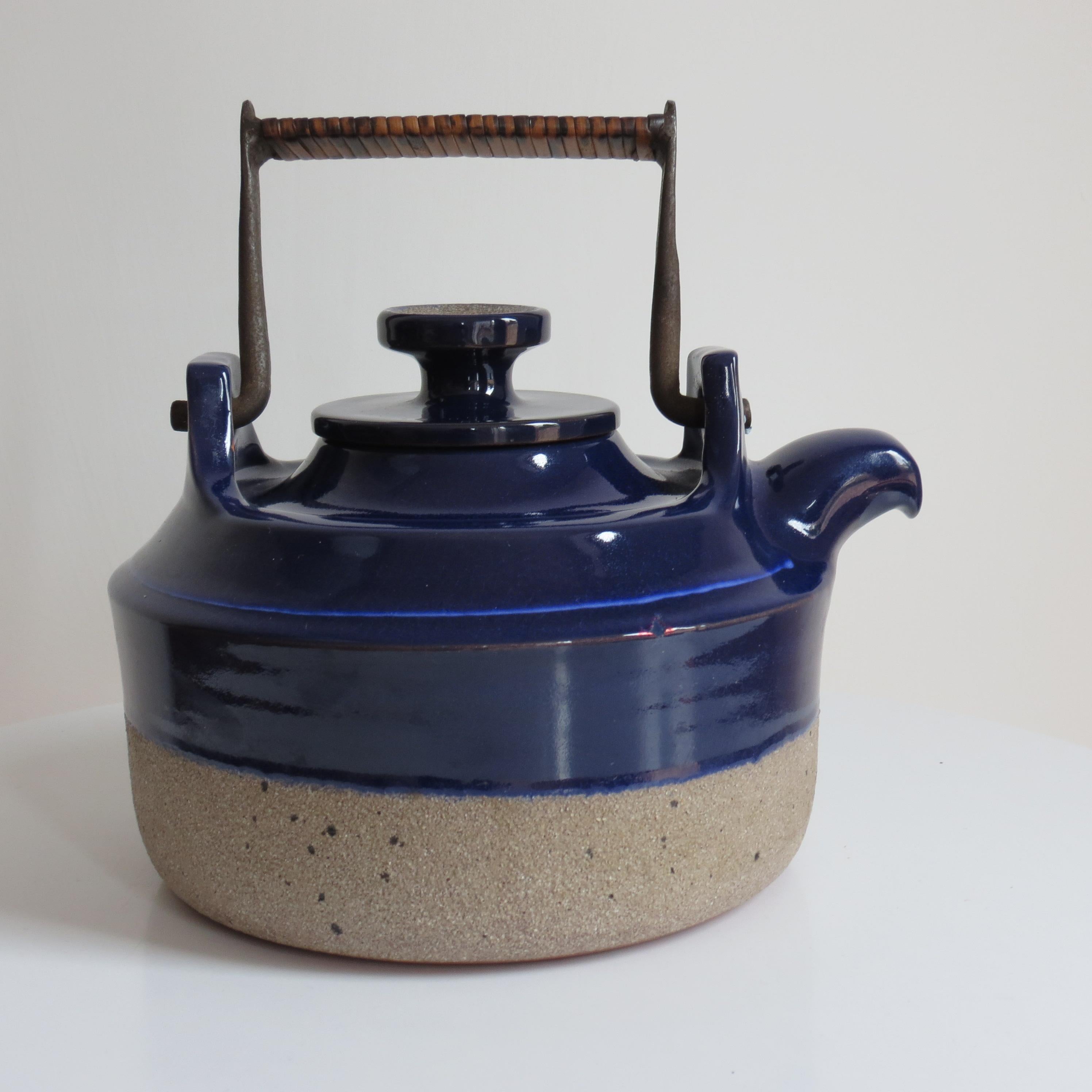 Vintage Teapot By Thomas Hellstrom For Nittsjo Pottery Sweden 1960s In Good Condition In Stow on the Wold, GB