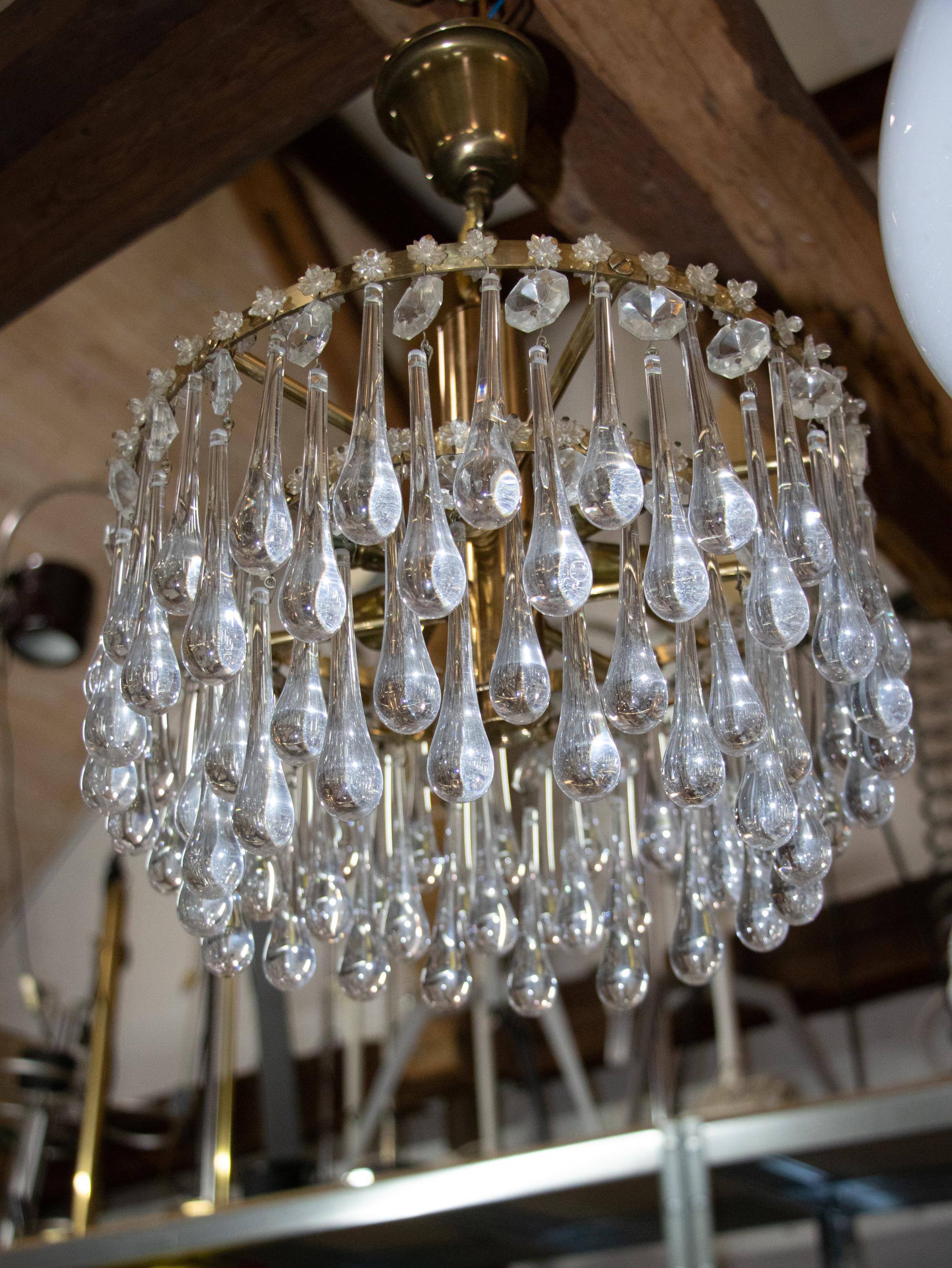 Lampadario a goccia vintage in cristallo e ottone, anni '60 in vendita 1