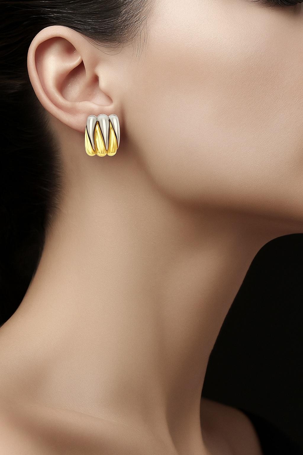 ♥ Produktübersicht ♥

Details: Vintage 14k Zweifarbiges Gold
MATERIAL: 14k mehrfarbiges Gold
Abmessungen: 18MM x 15MM
Gewicht: 9,7 Gramm
Verschluss: Omega Clip-On

Ohrringe sind massiv 14k Solid Gold, nicht plattiert oder gefüllt

