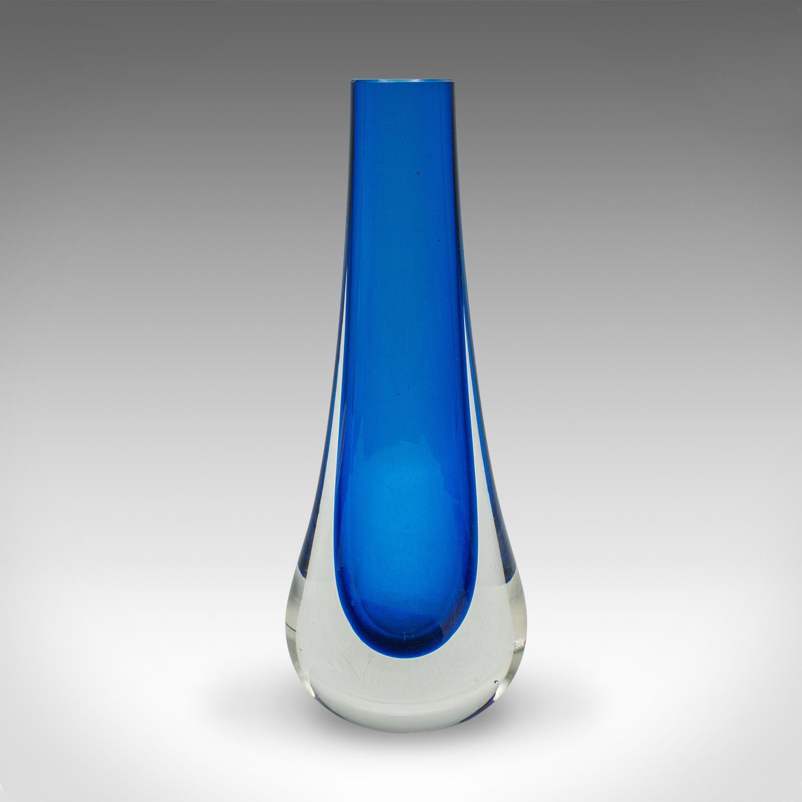 Britannico Vaso a goccia d'epoca, inglese, vetro artistico, manicotto per fiori, decorazione, esposizione in vendita